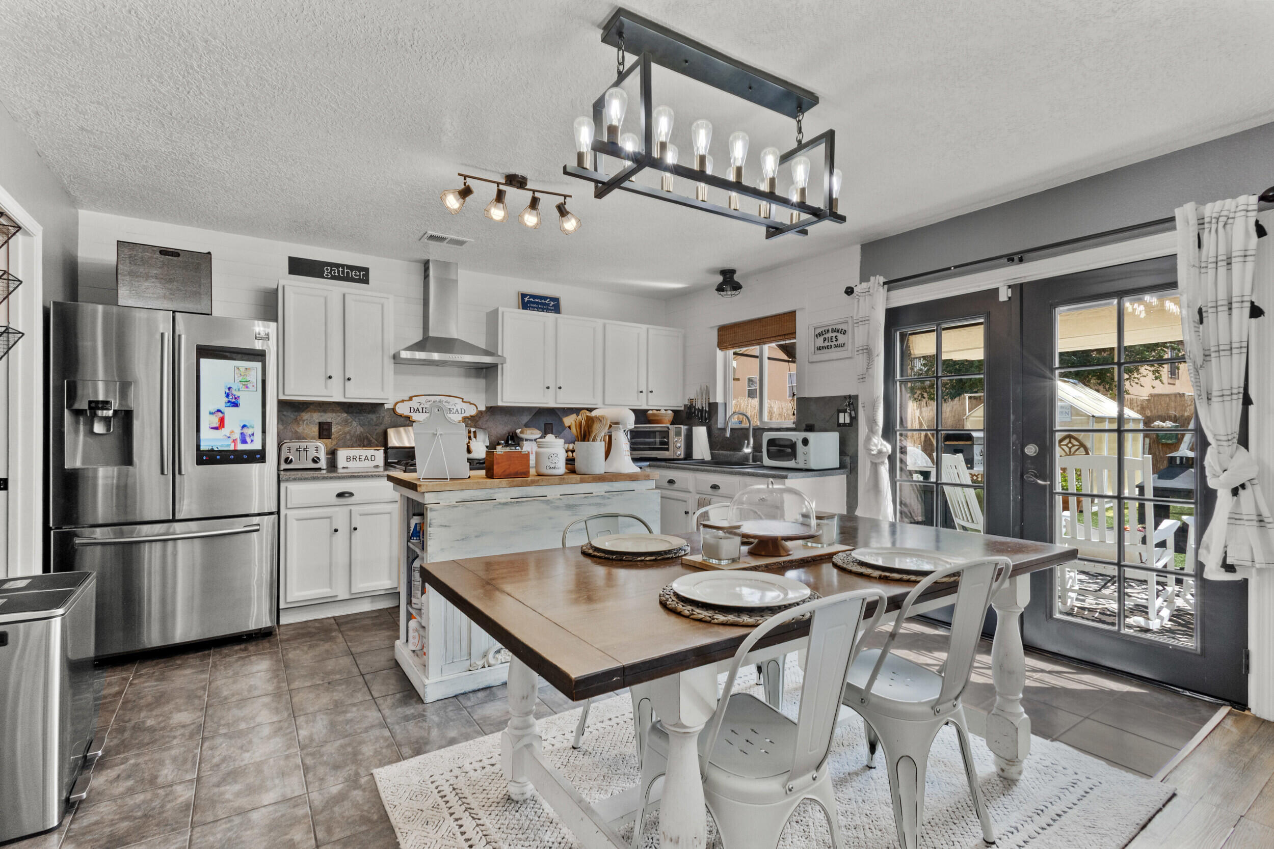 1926 TIERRA DE LA LUNA Drive SW