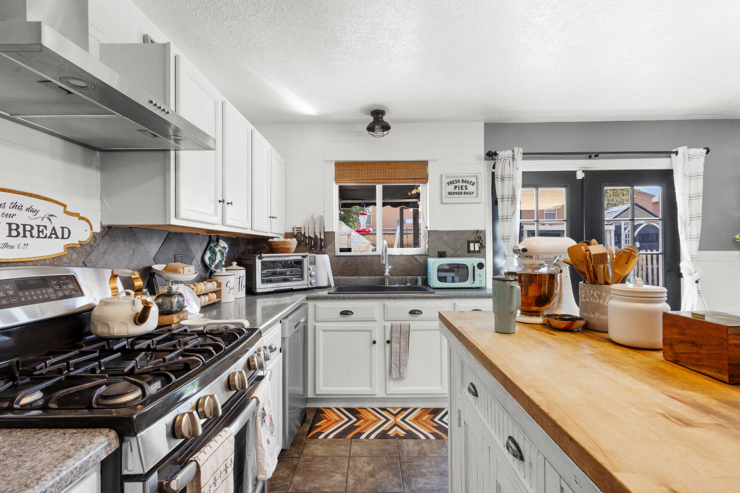 1926 TIERRA DE LA LUNA Drive SW