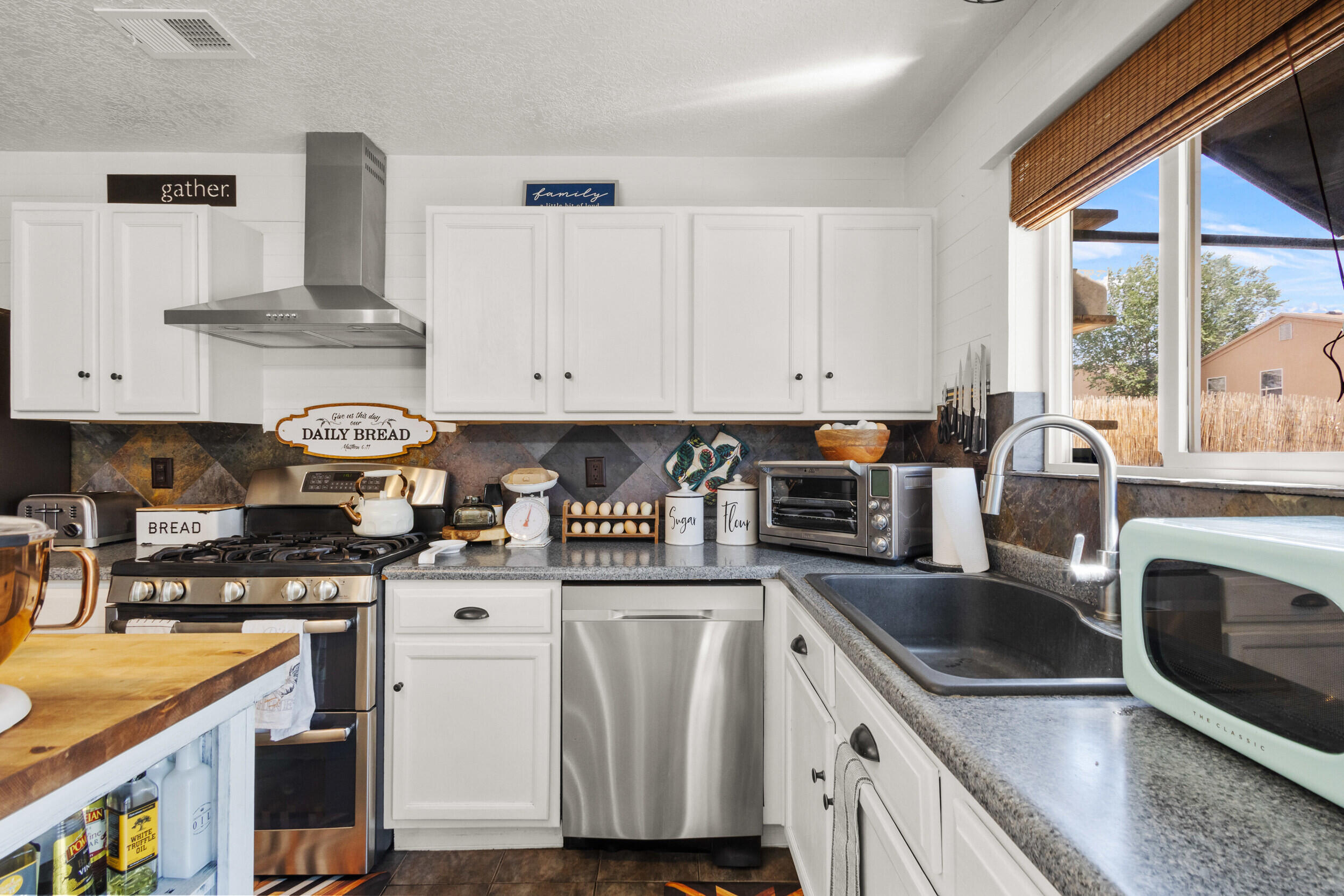 1926 TIERRA DE LA LUNA Drive SW