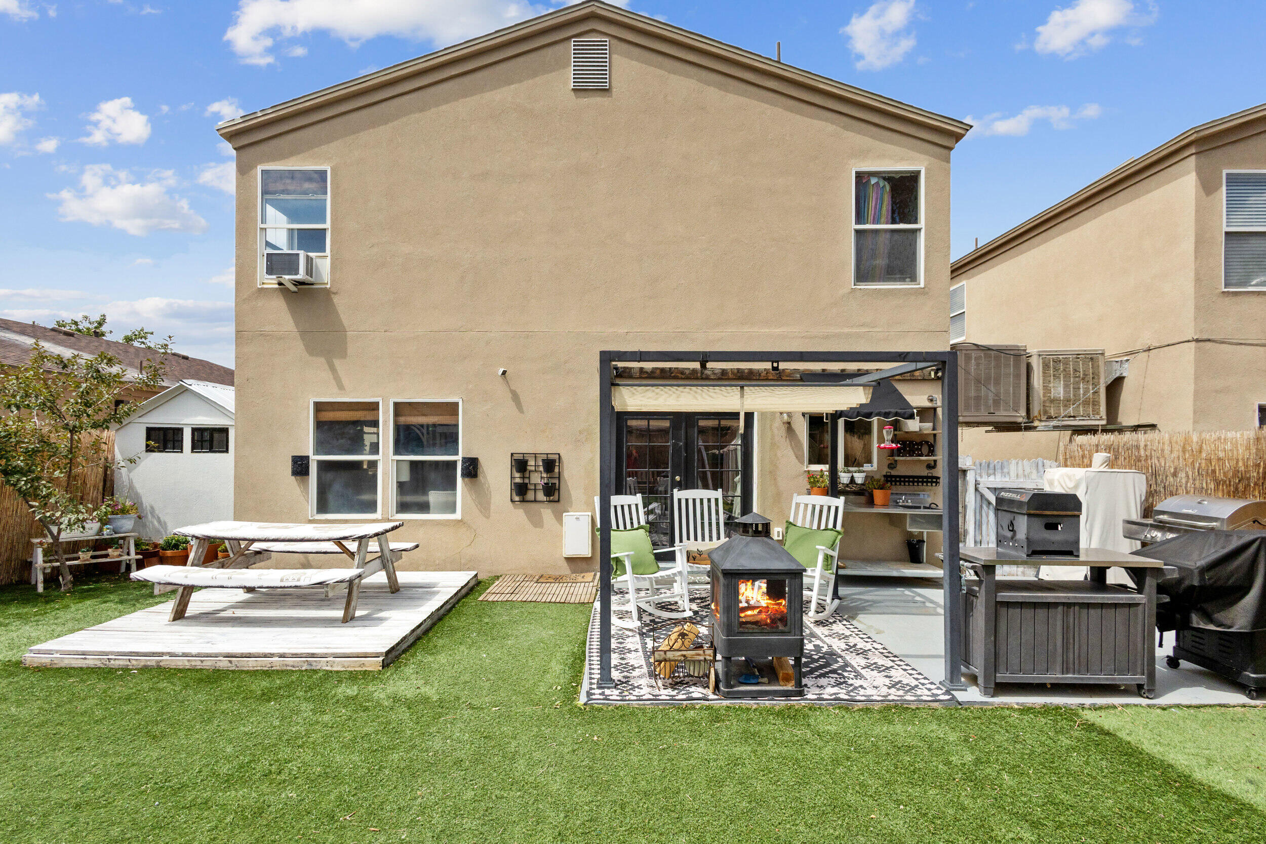 1926 TIERRA DE LA LUNA Drive SW