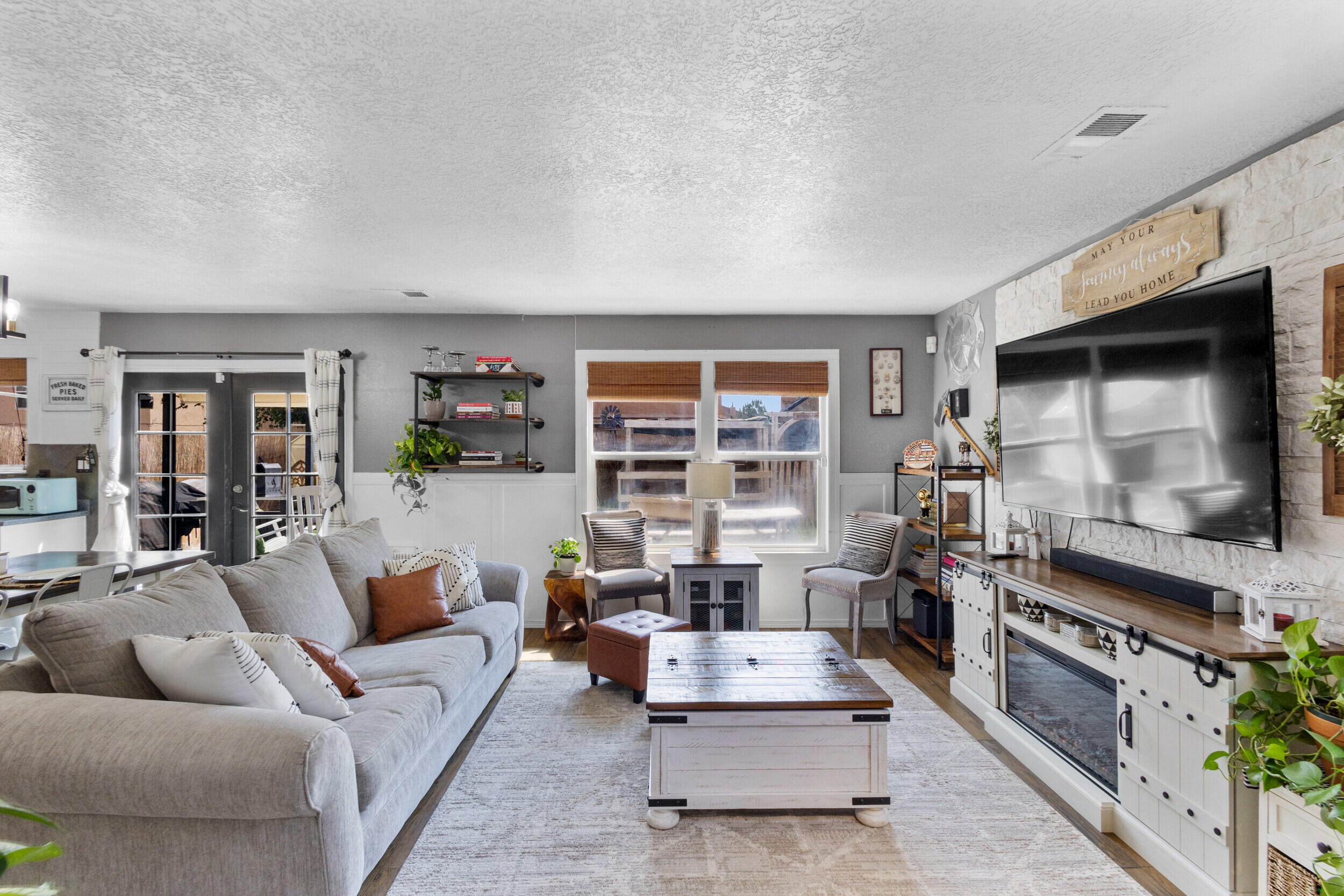 1926 TIERRA DE LA LUNA Drive SW