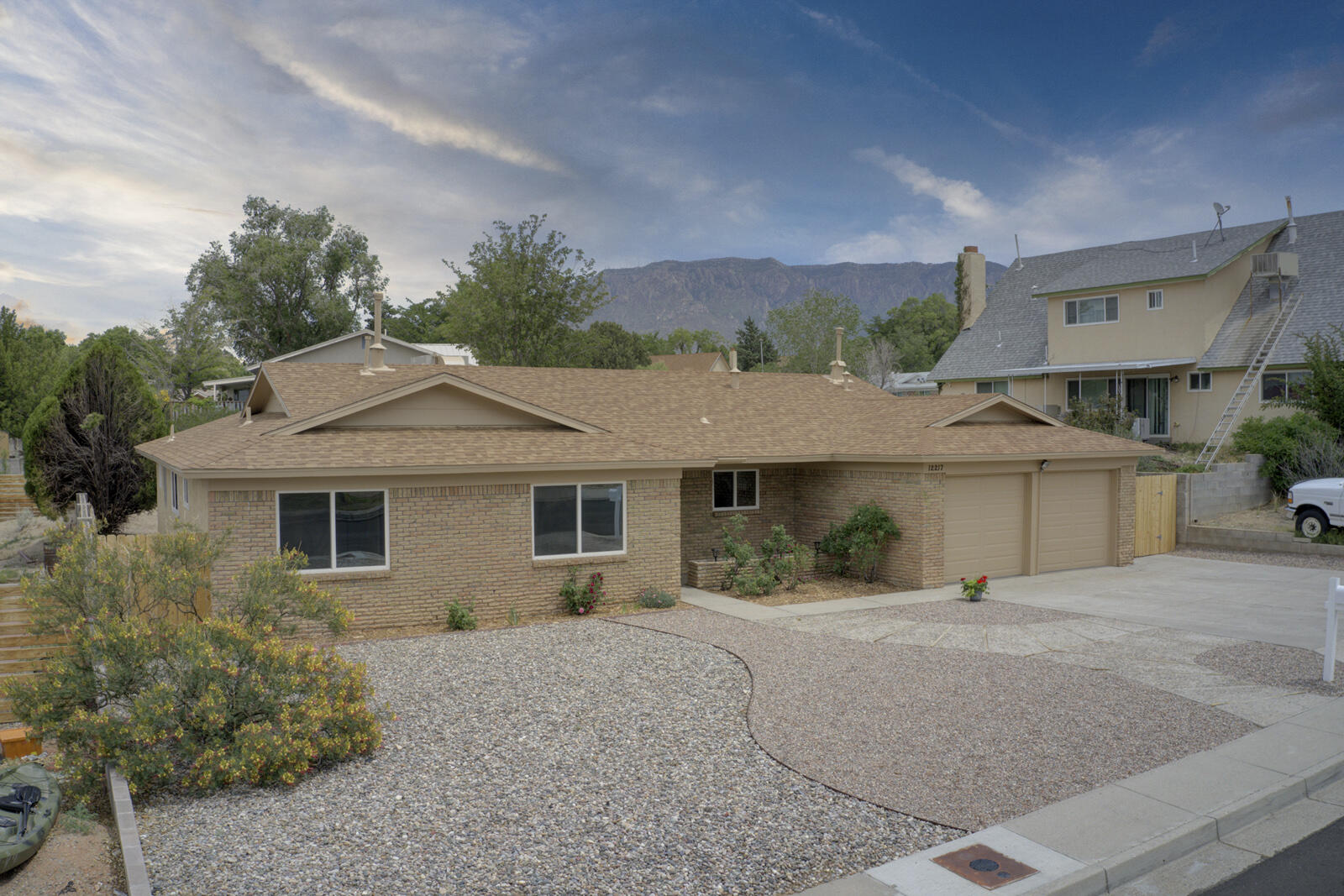 12217 VIENNA Drive NE