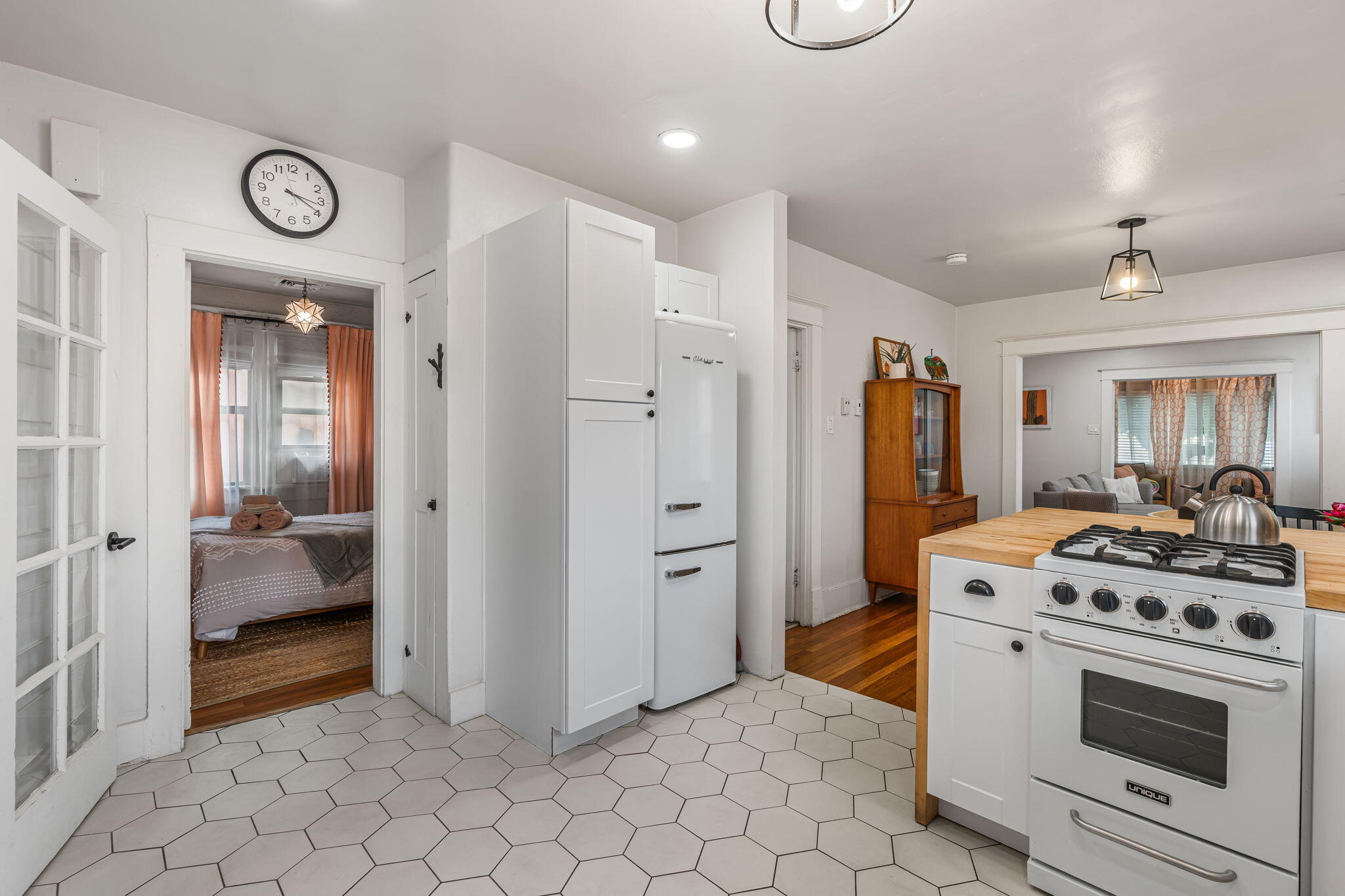 912 5TH Street NW