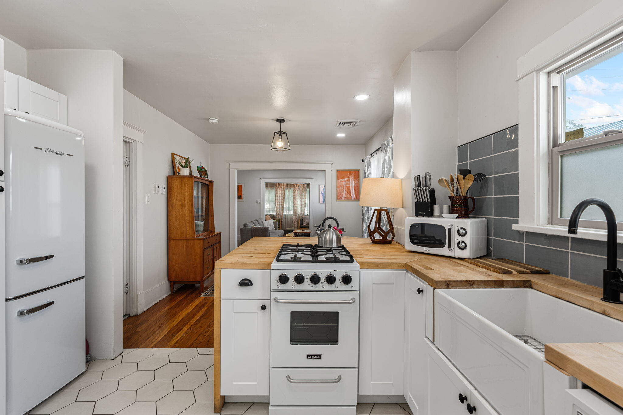 912 5TH Street NW