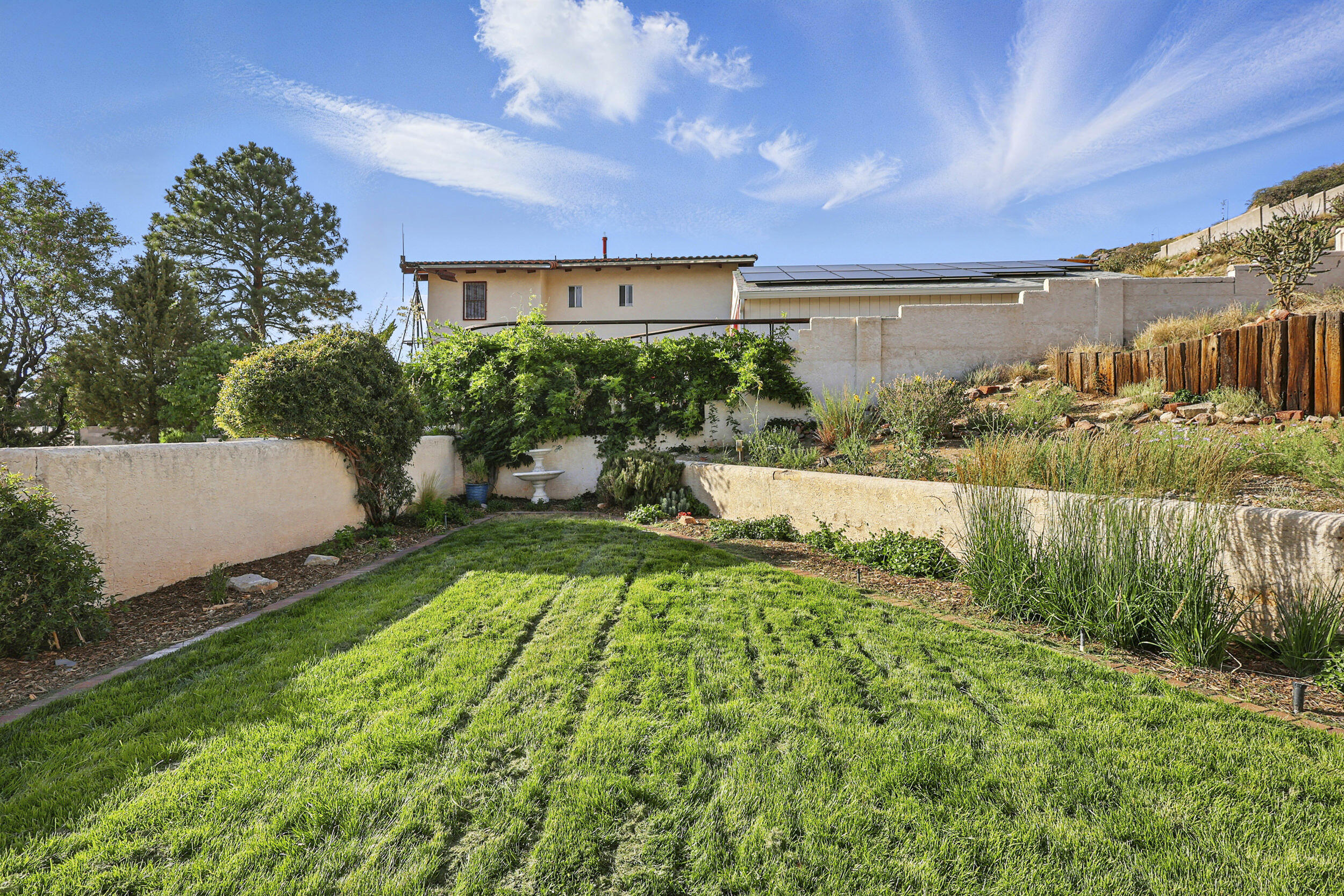 3004 Camino De La Sierra NE