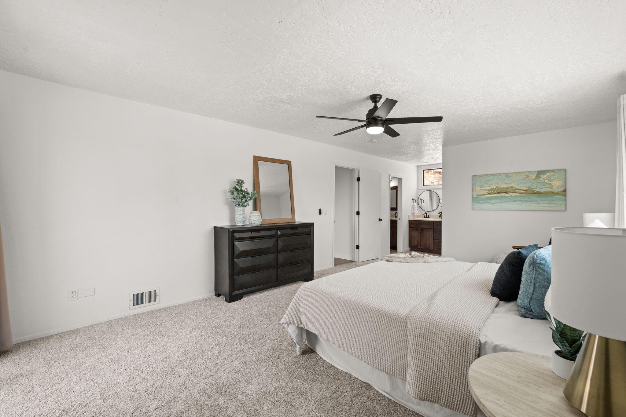 3004 Camino De La Sierra NE