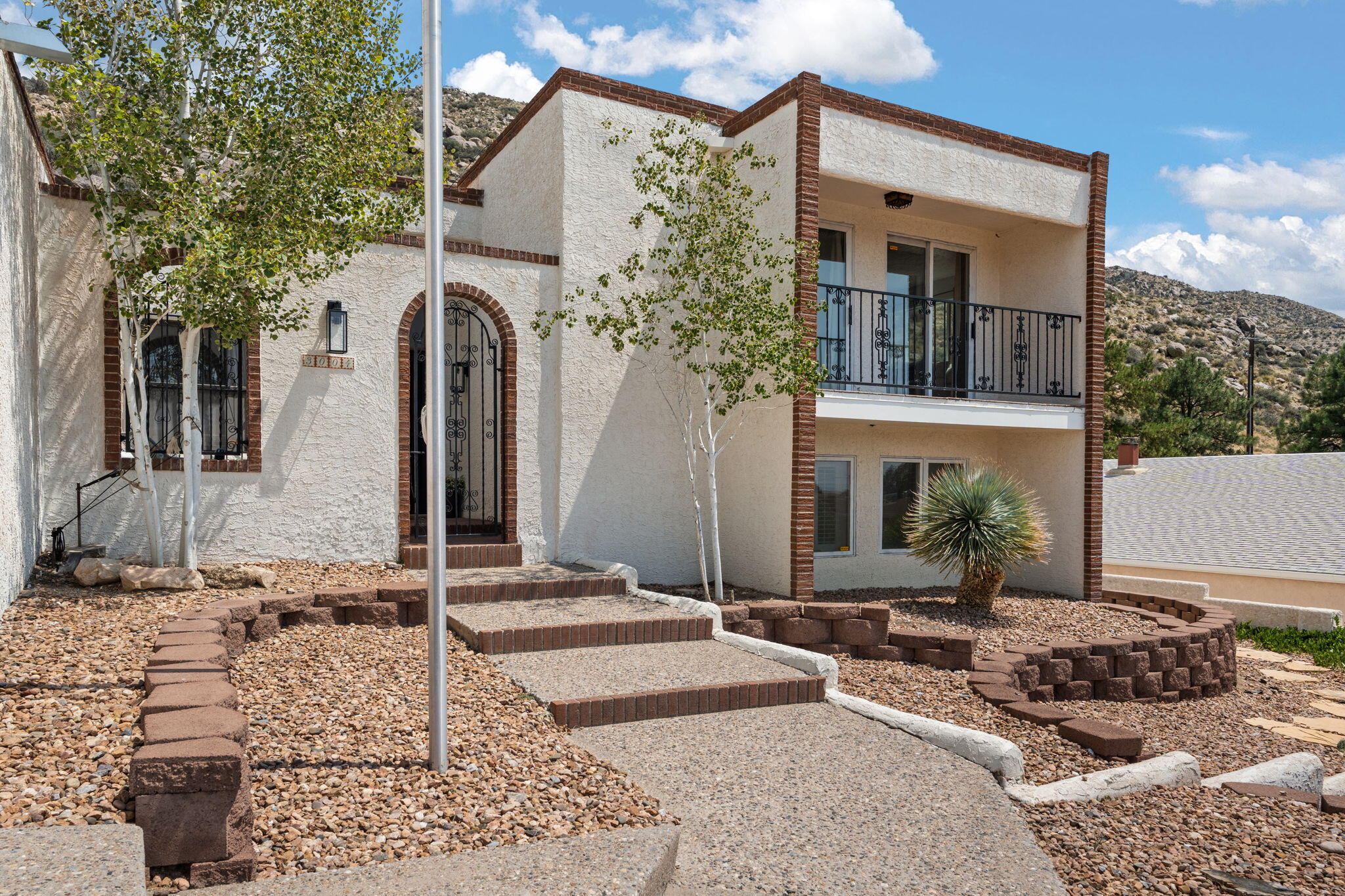 3004 Camino De La Sierra NE