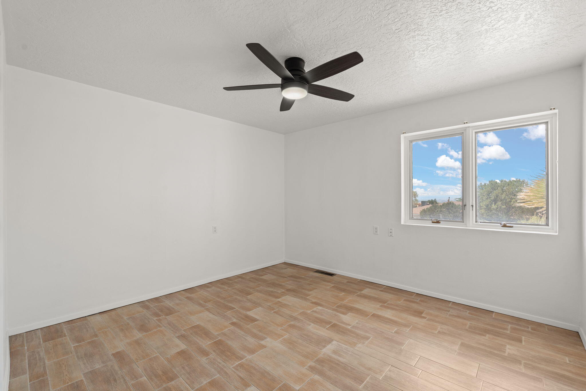 3004 Camino De La Sierra NE