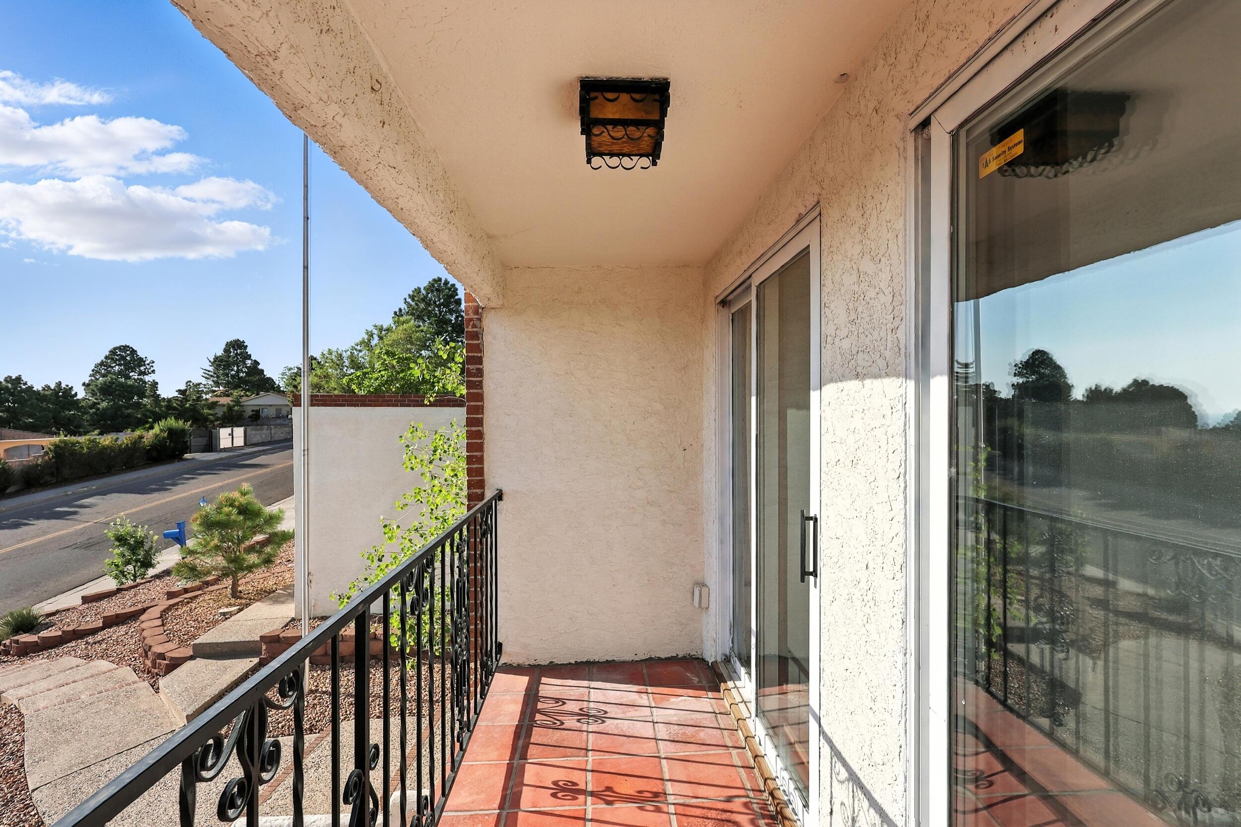 3004 Camino De La Sierra NE