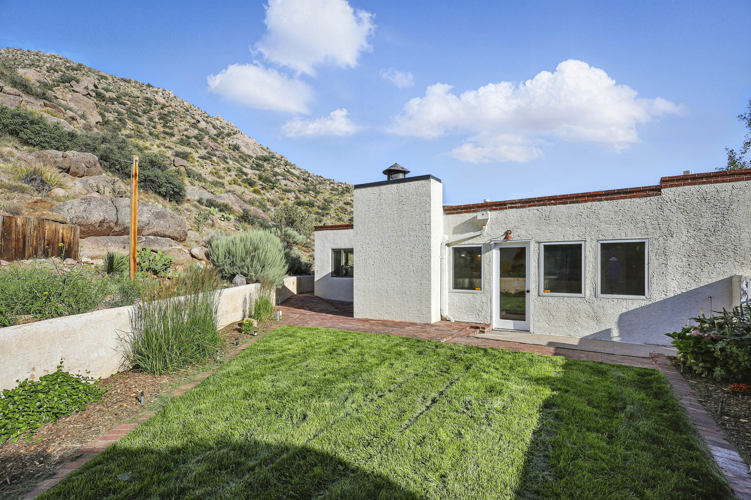 3004 Camino De La Sierra NE