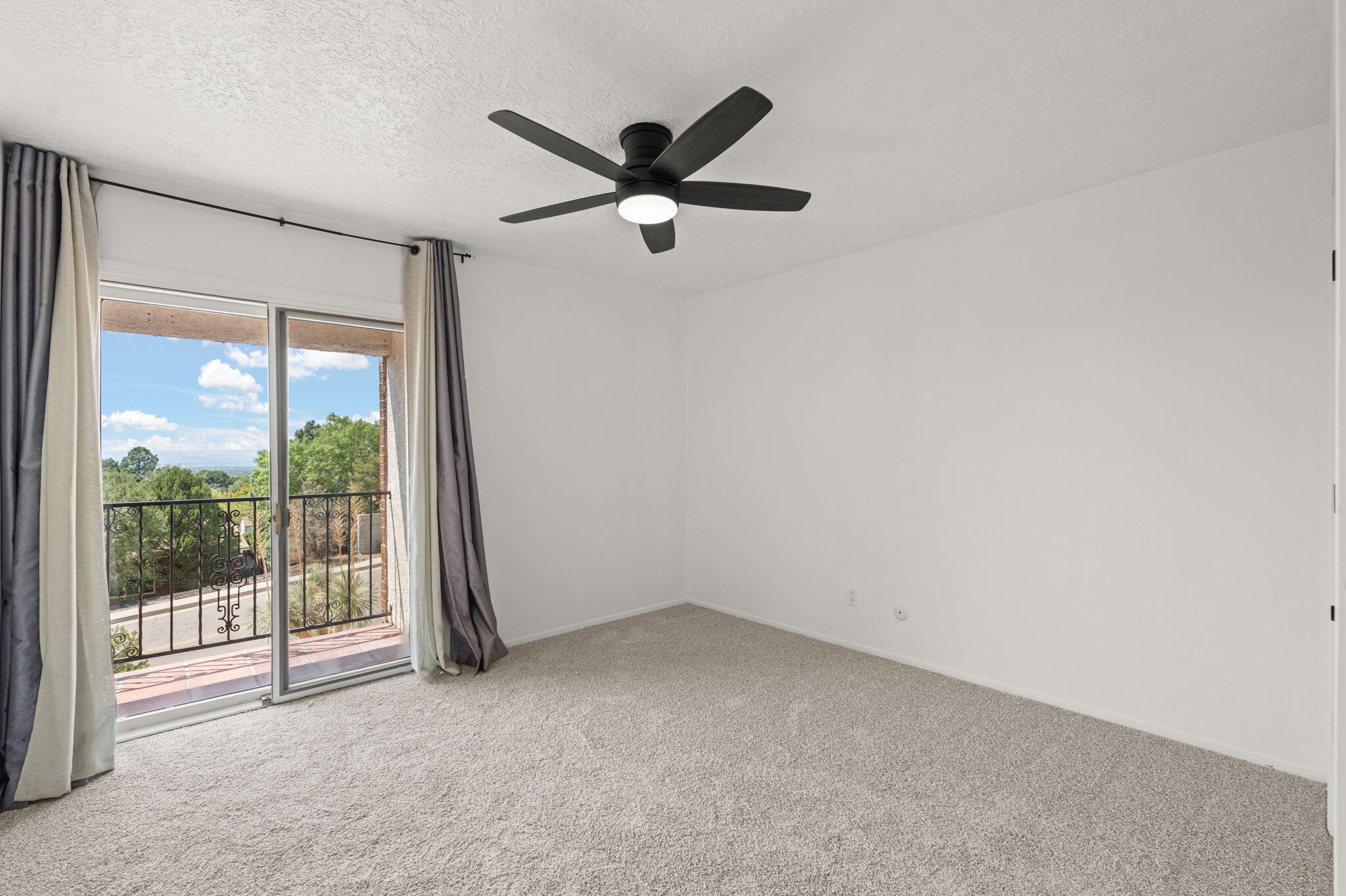 3004 Camino De La Sierra NE