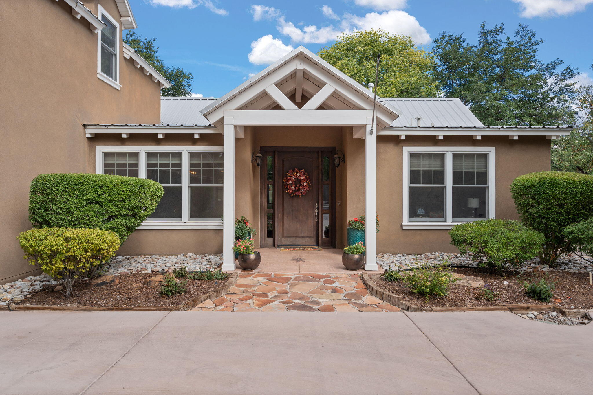 921 CHAMISAL Road NW