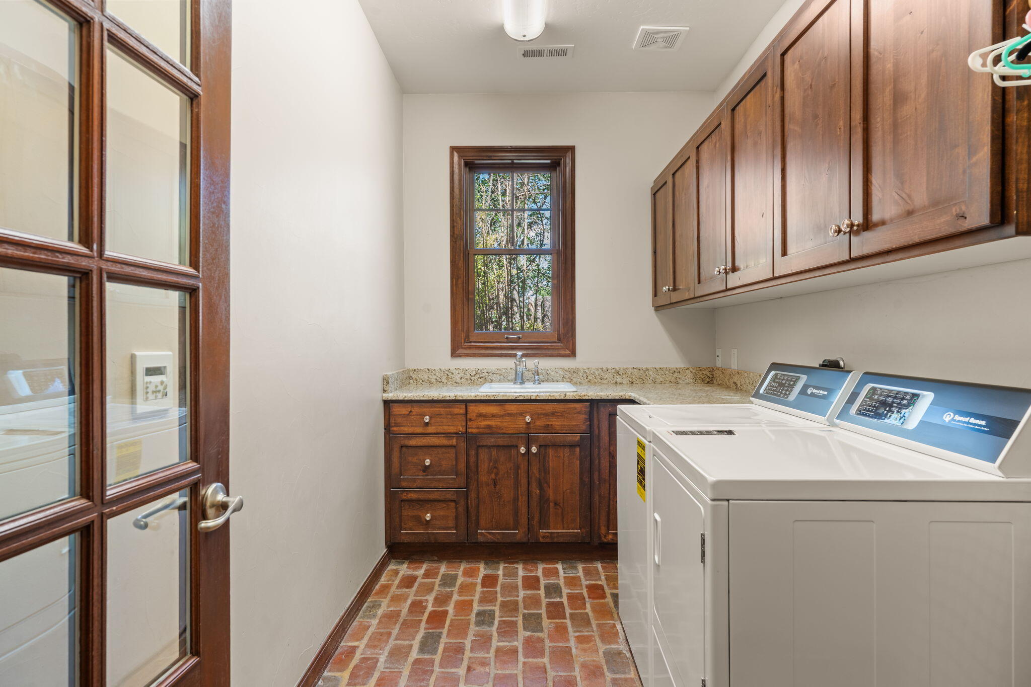 921 CHAMISAL Road NW