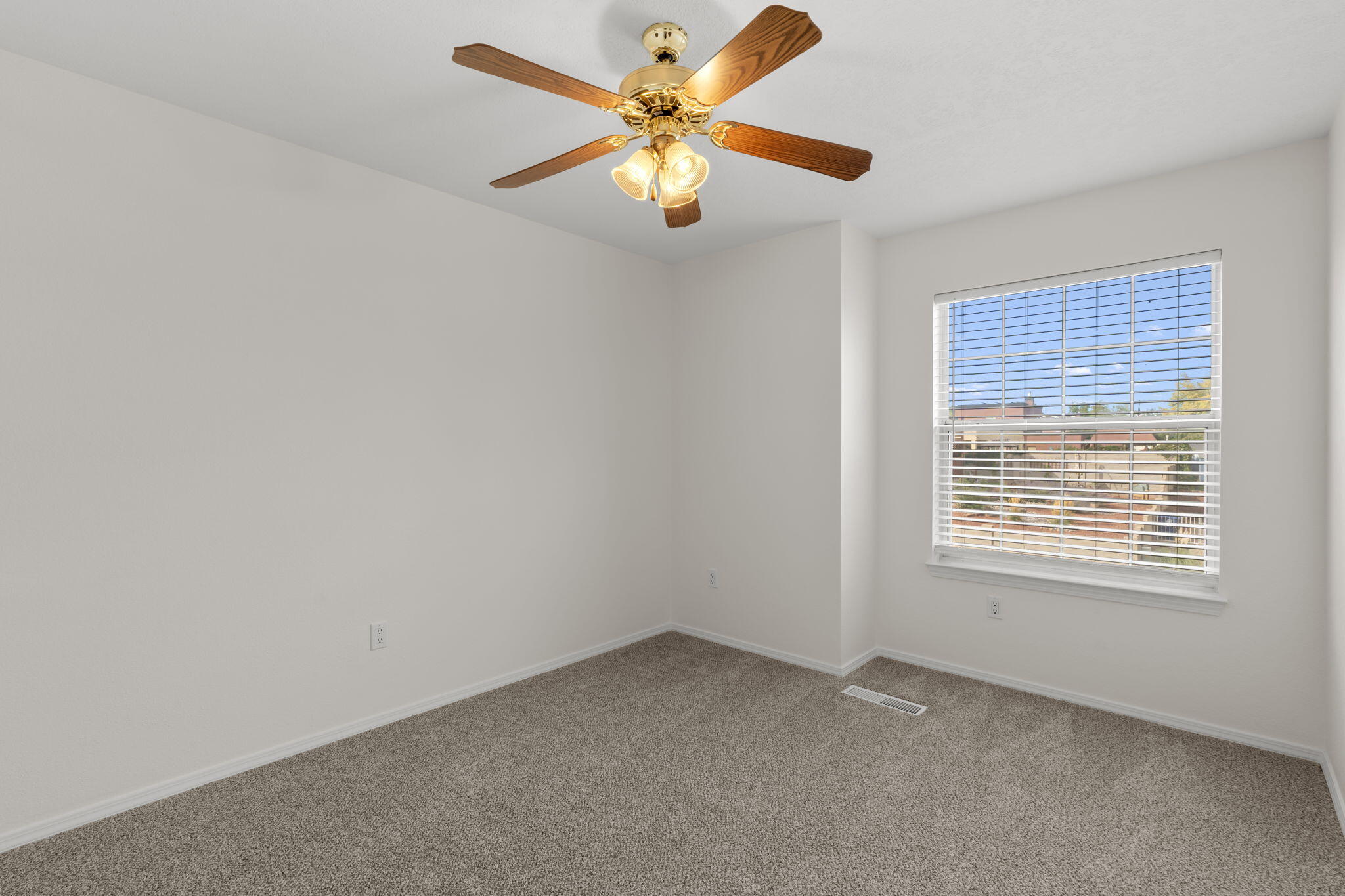 5136 ROANOKE Avenue NW