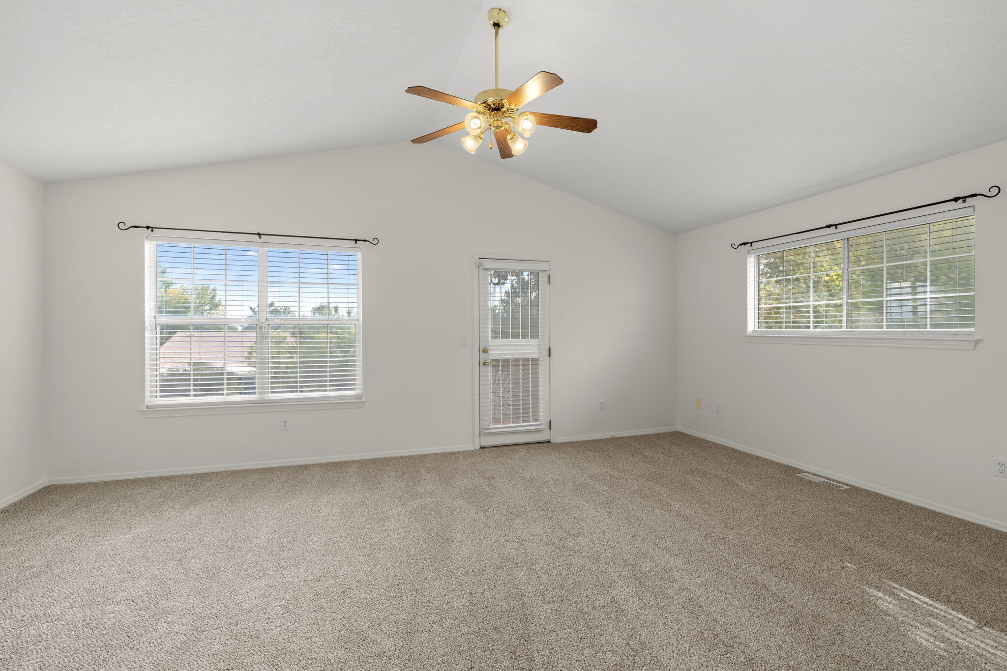 5136 ROANOKE Avenue NW