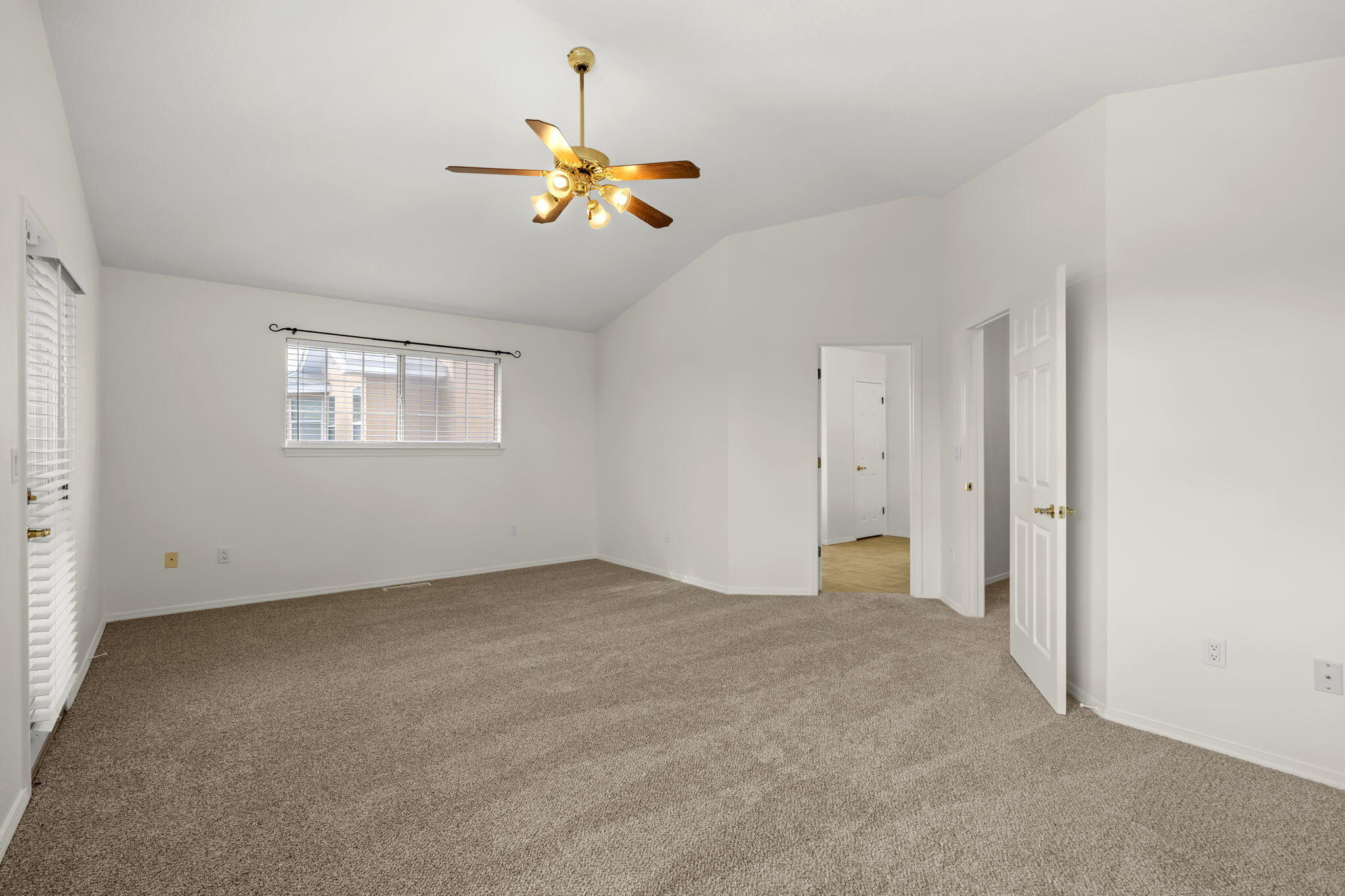 5136 ROANOKE Avenue NW