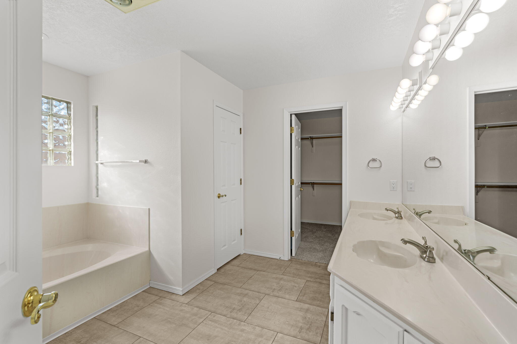 5136 ROANOKE Avenue NW