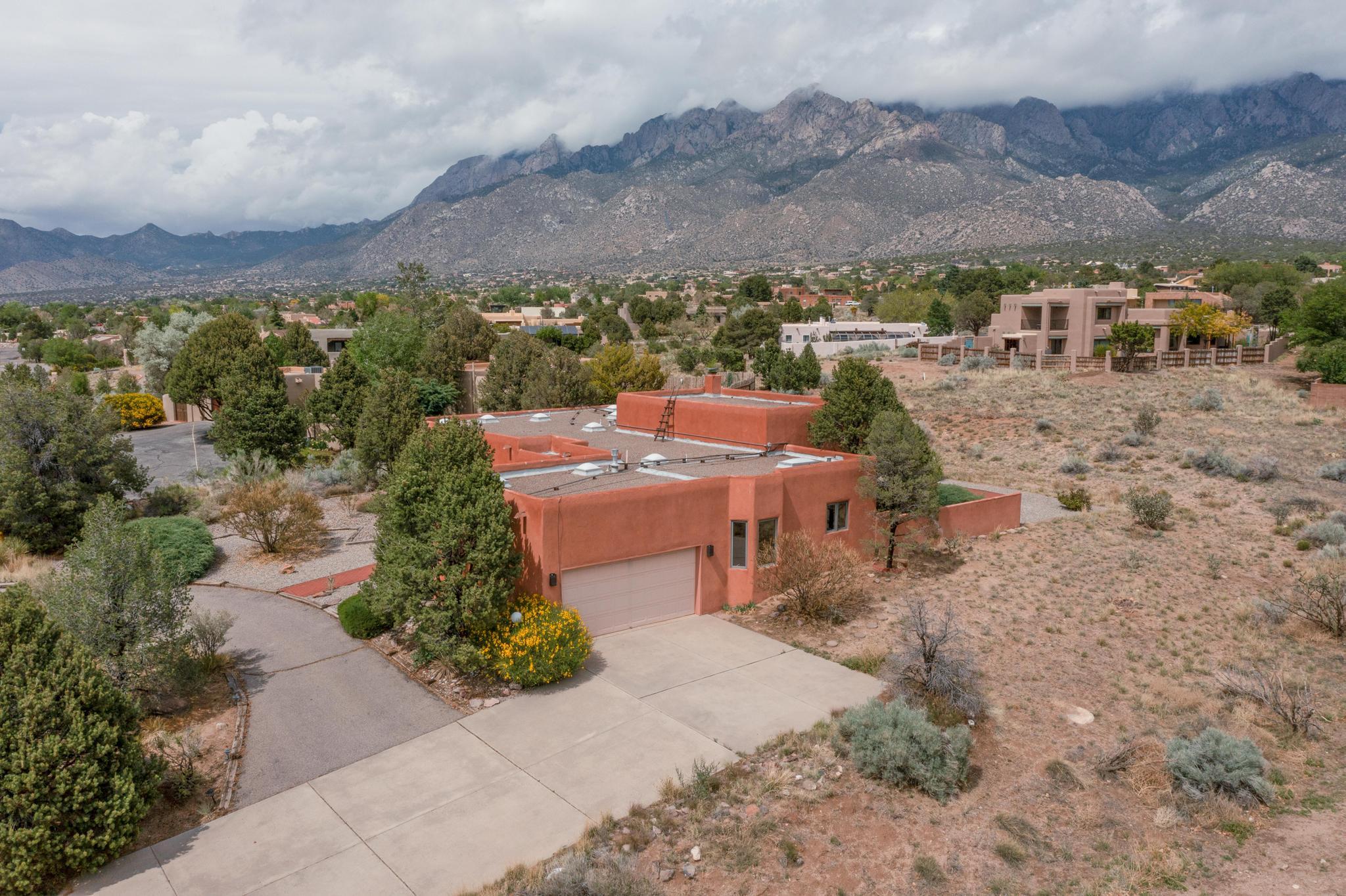 1704 QUAIL RUN Court NE