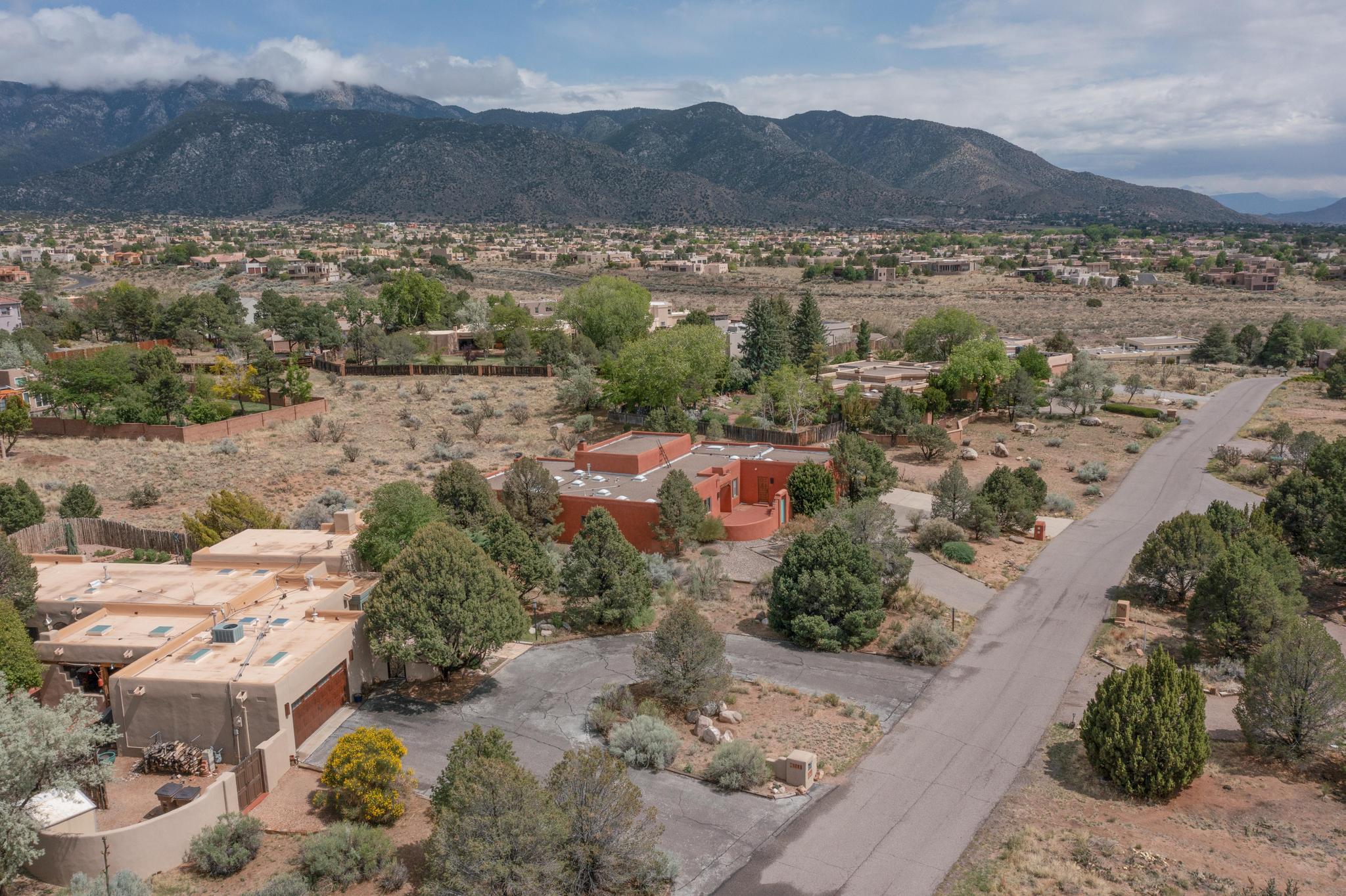 1704 QUAIL RUN Court NE