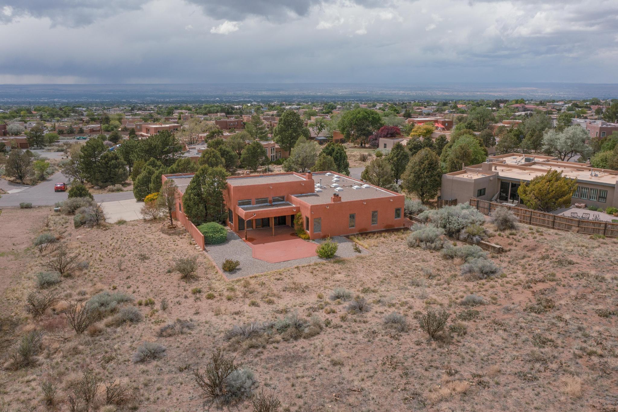 1704 QUAIL RUN Court NE