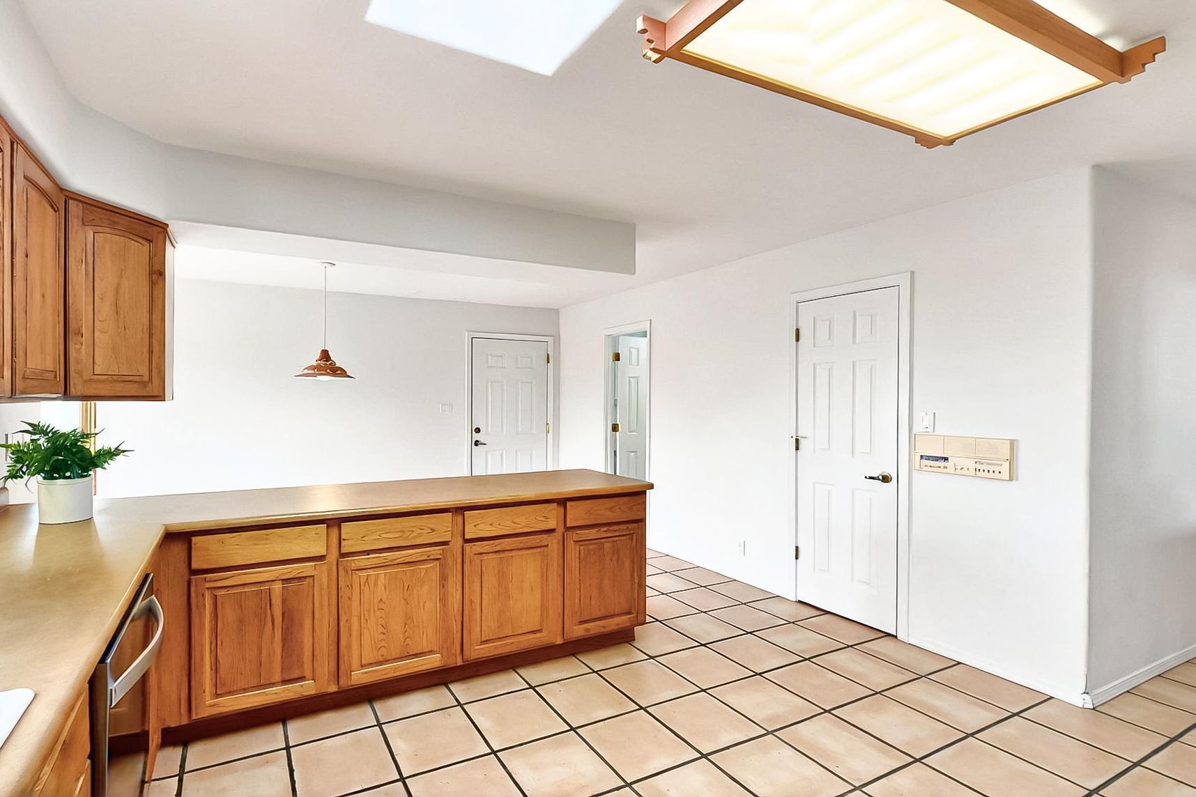 1704 QUAIL RUN Court NE