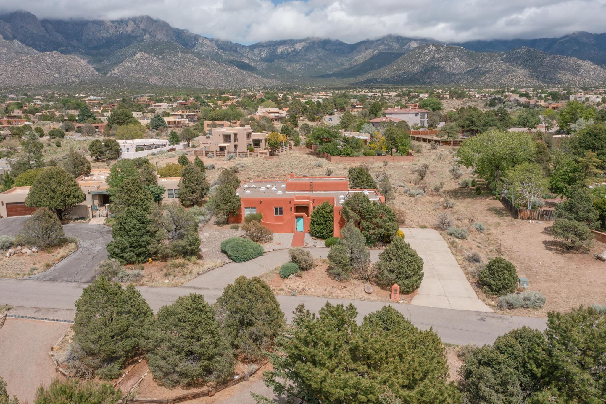 1704 QUAIL RUN Court NE