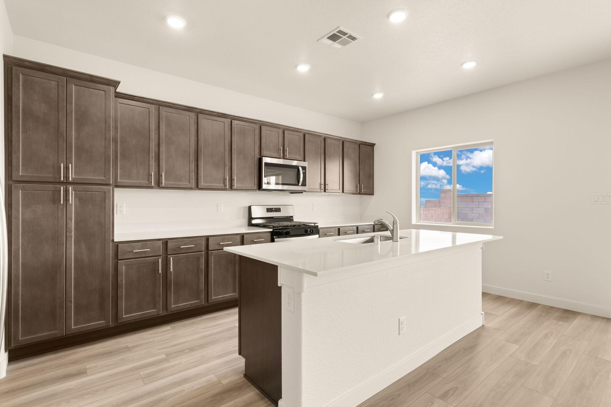1545 Rawhide Loop NE