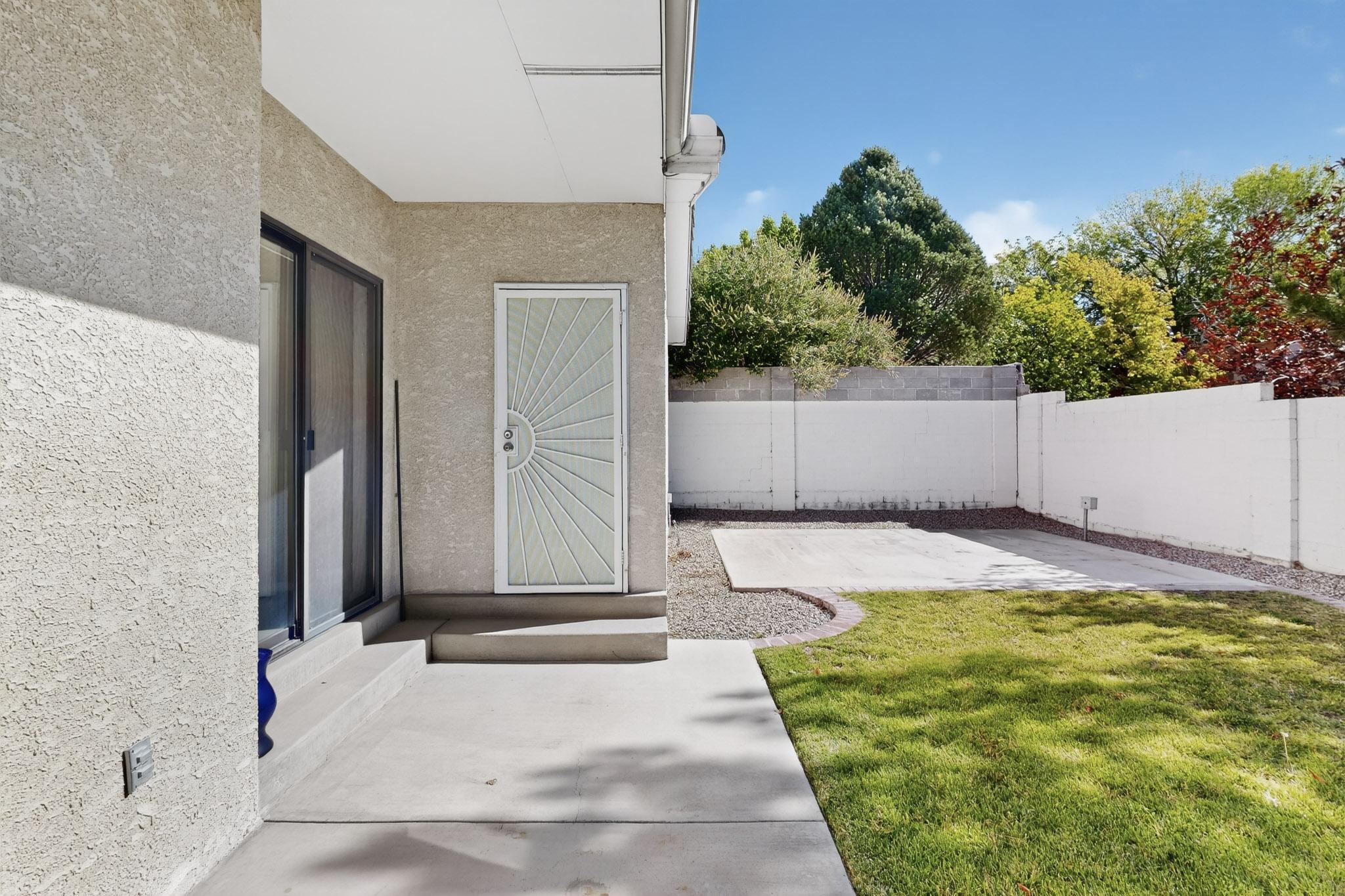 8712 NEW HAMPTON Road NE