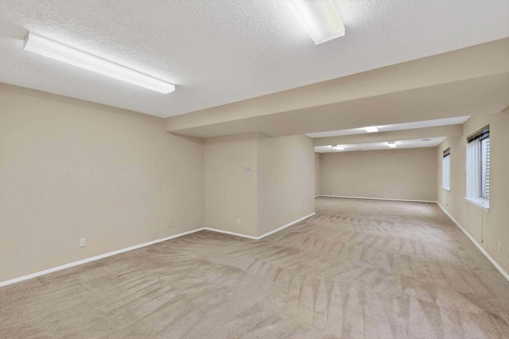 8712 NEW HAMPTON Road NE