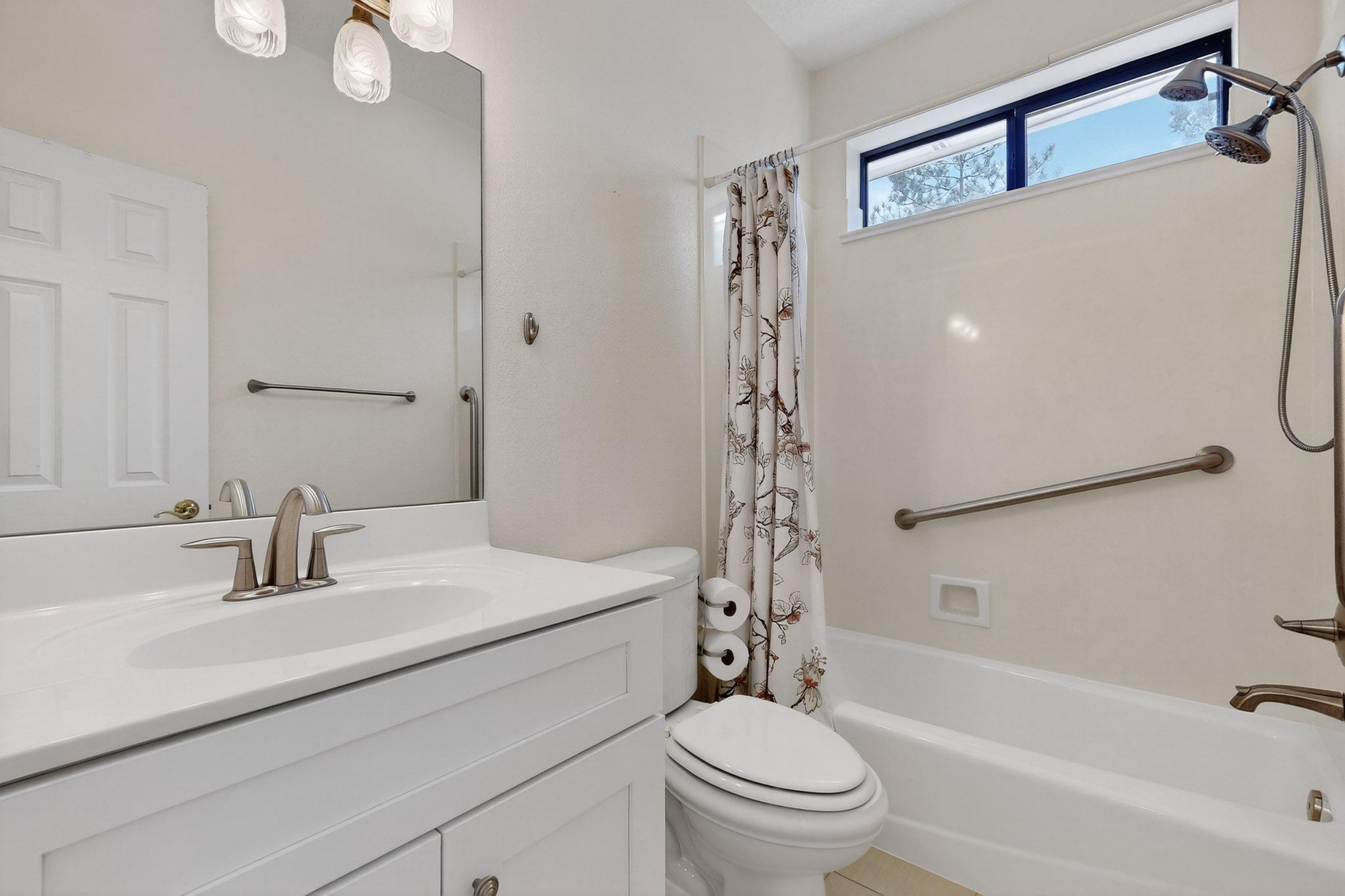 8712 NEW HAMPTON Road NE