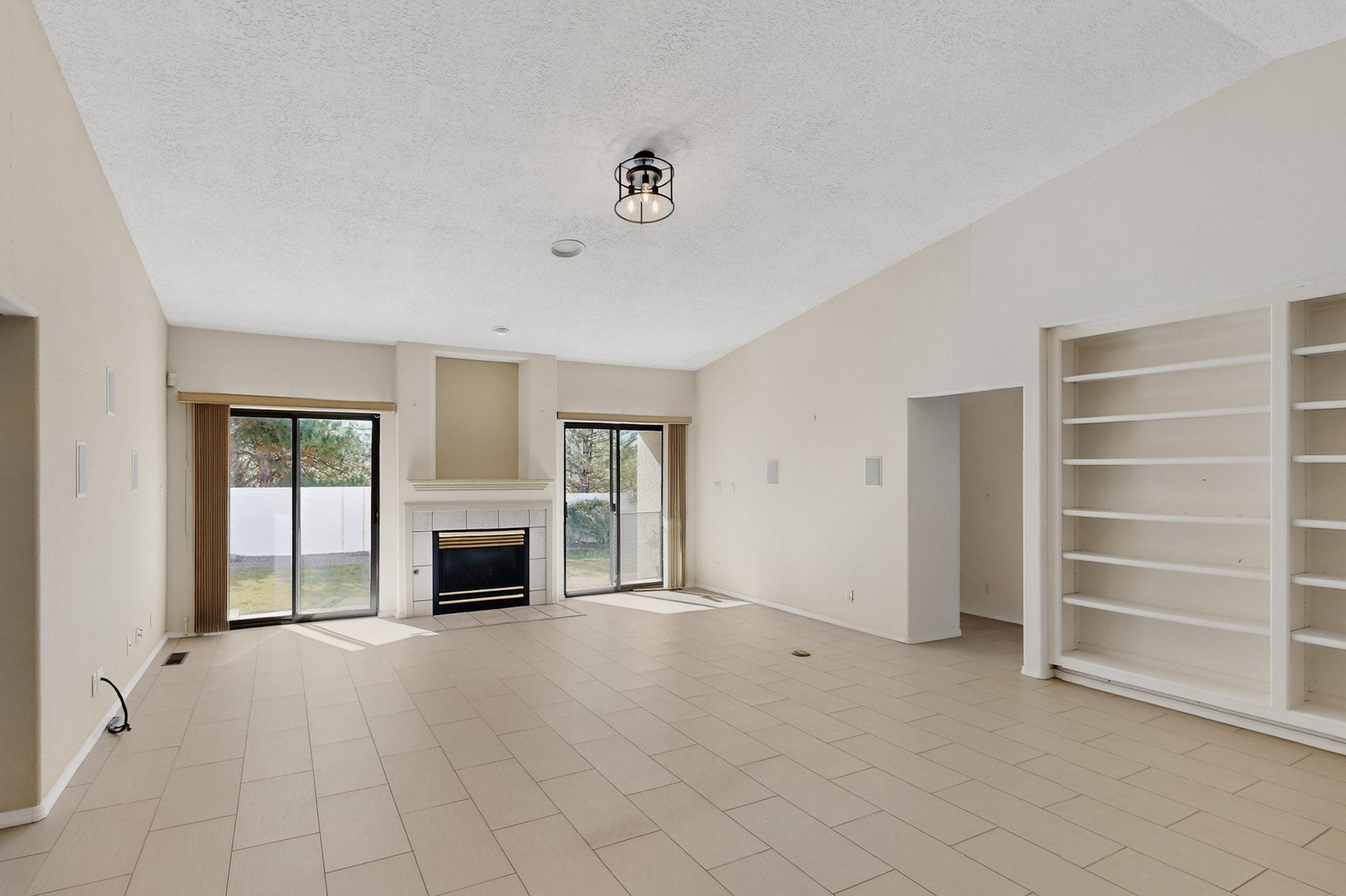 8712 NEW HAMPTON Road NE