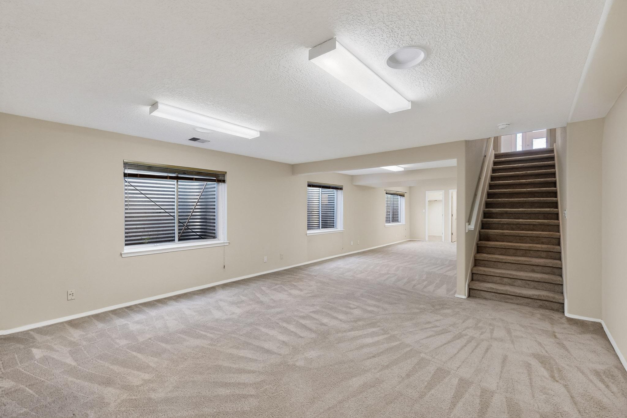 8712 NEW HAMPTON Road NE