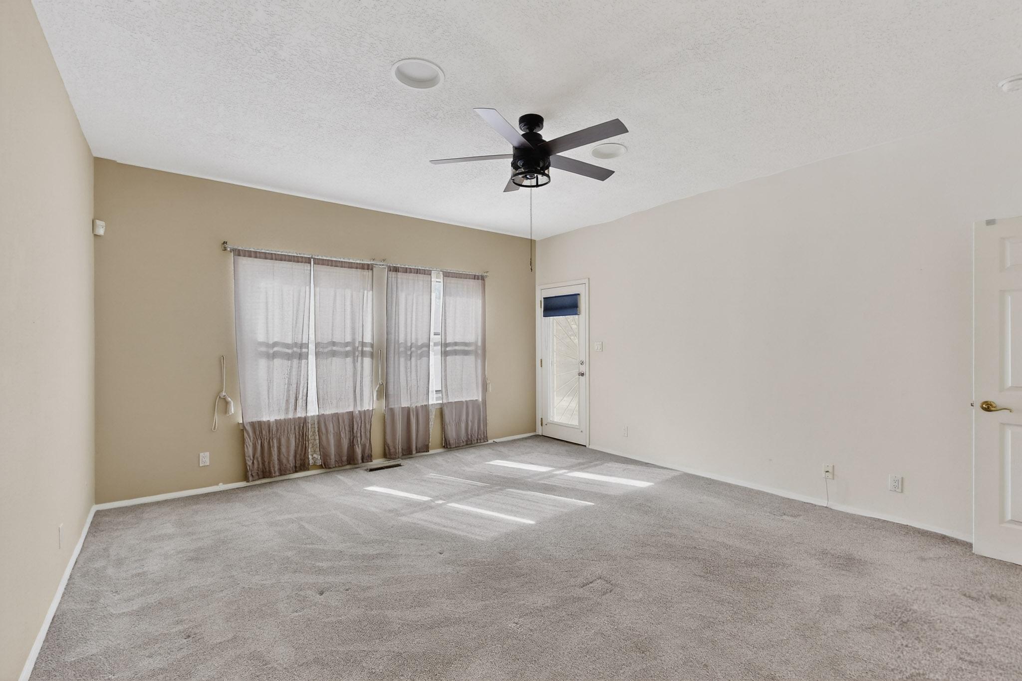 8712 NEW HAMPTON Road NE