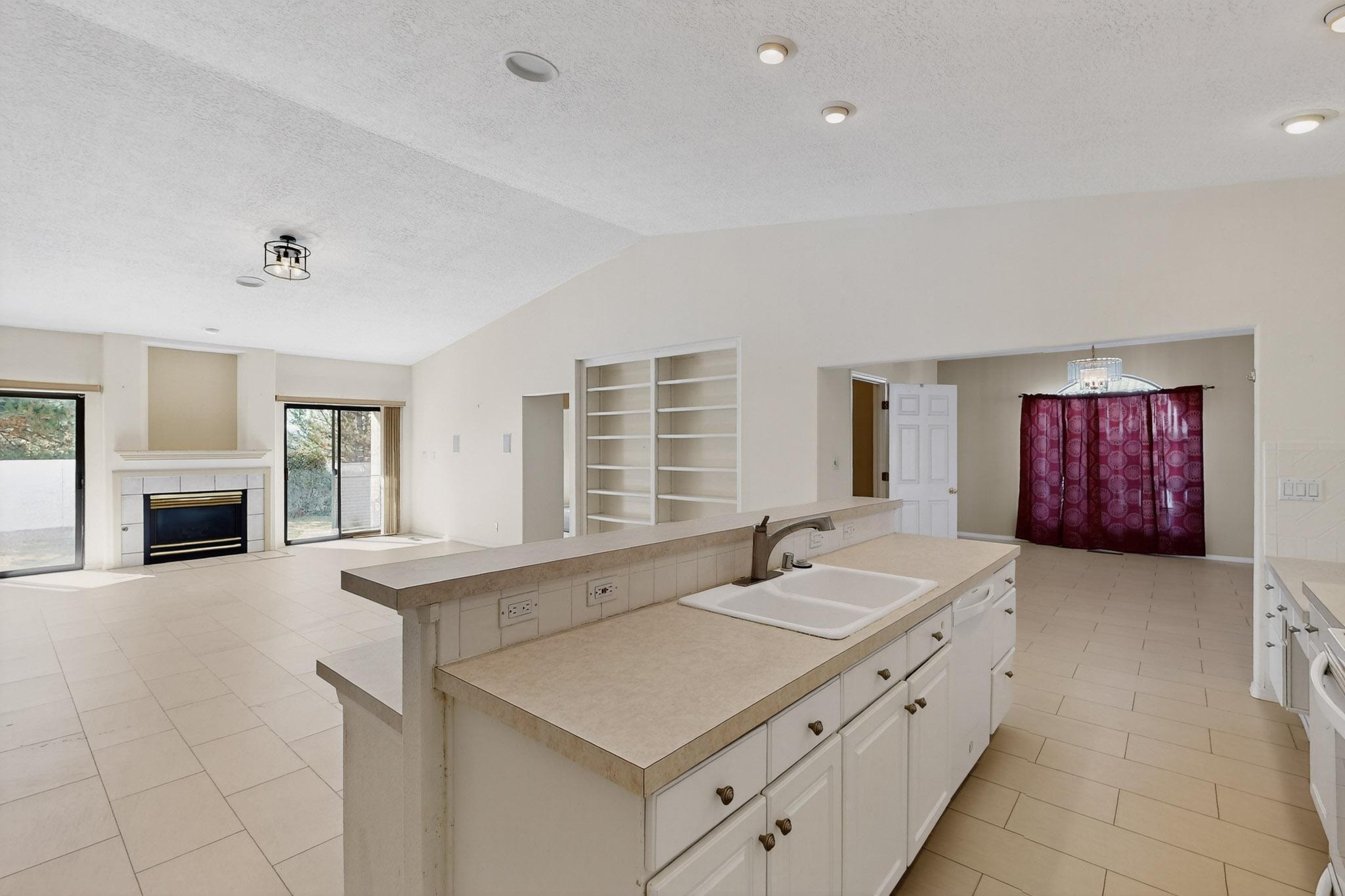 8712 NEW HAMPTON Road NE