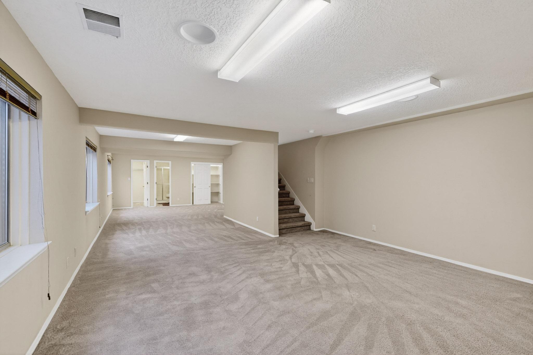 8712 NEW HAMPTON Road NE