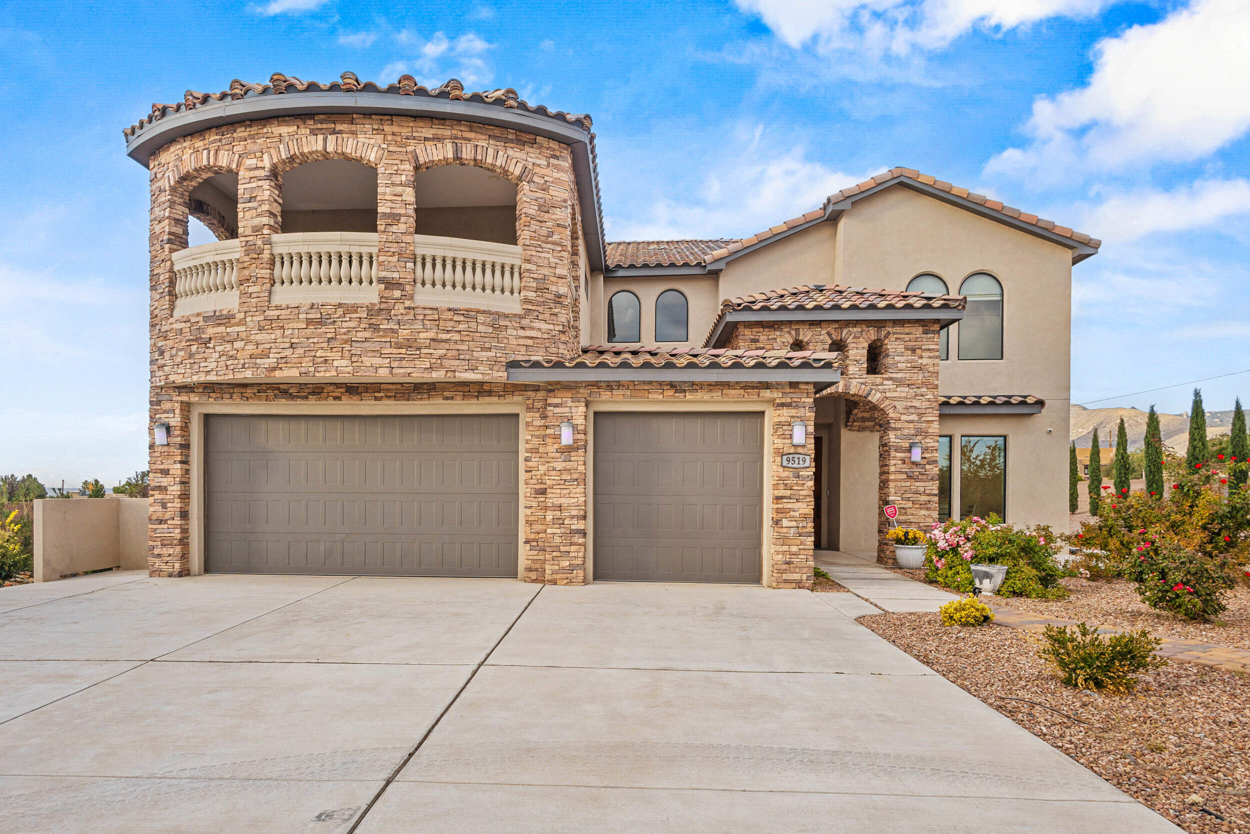 9519 Oakland Avenue NE