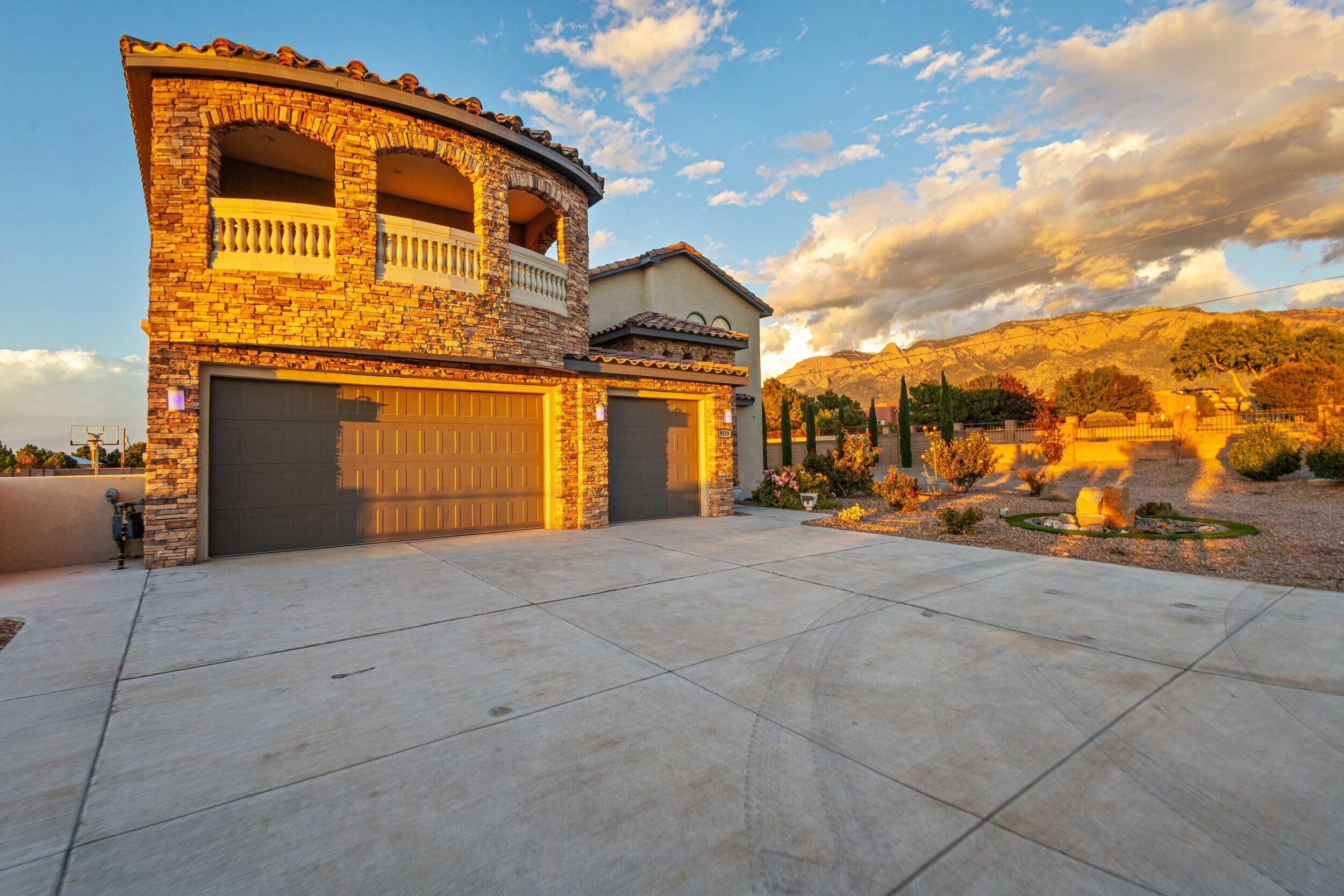 9519 Oakland Avenue NE