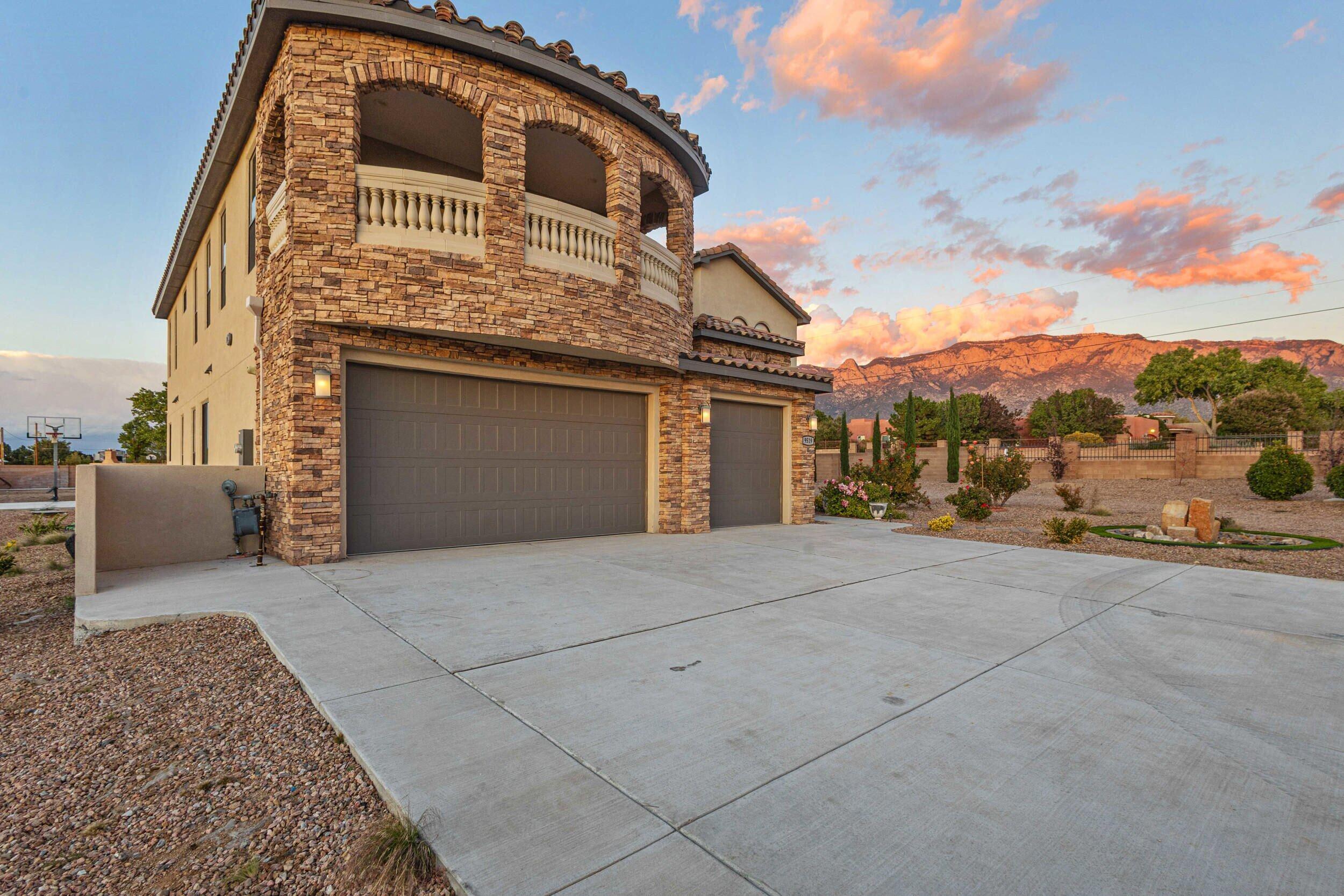 9519 Oakland Avenue NE