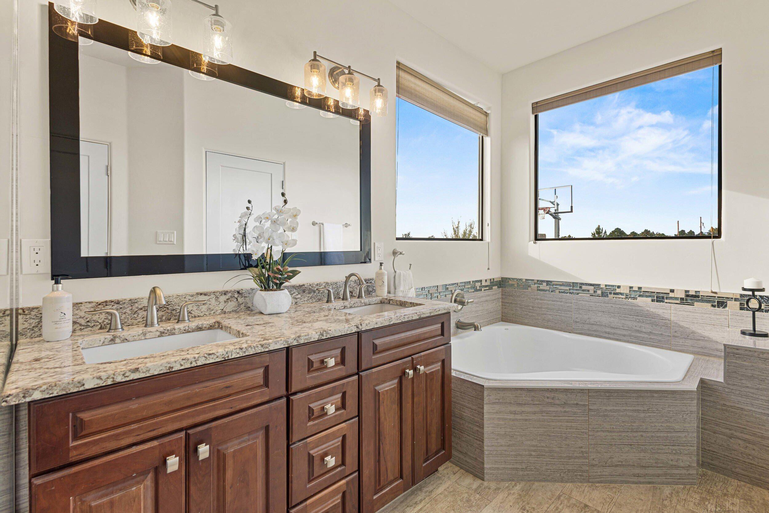 9519 Oakland Avenue NE