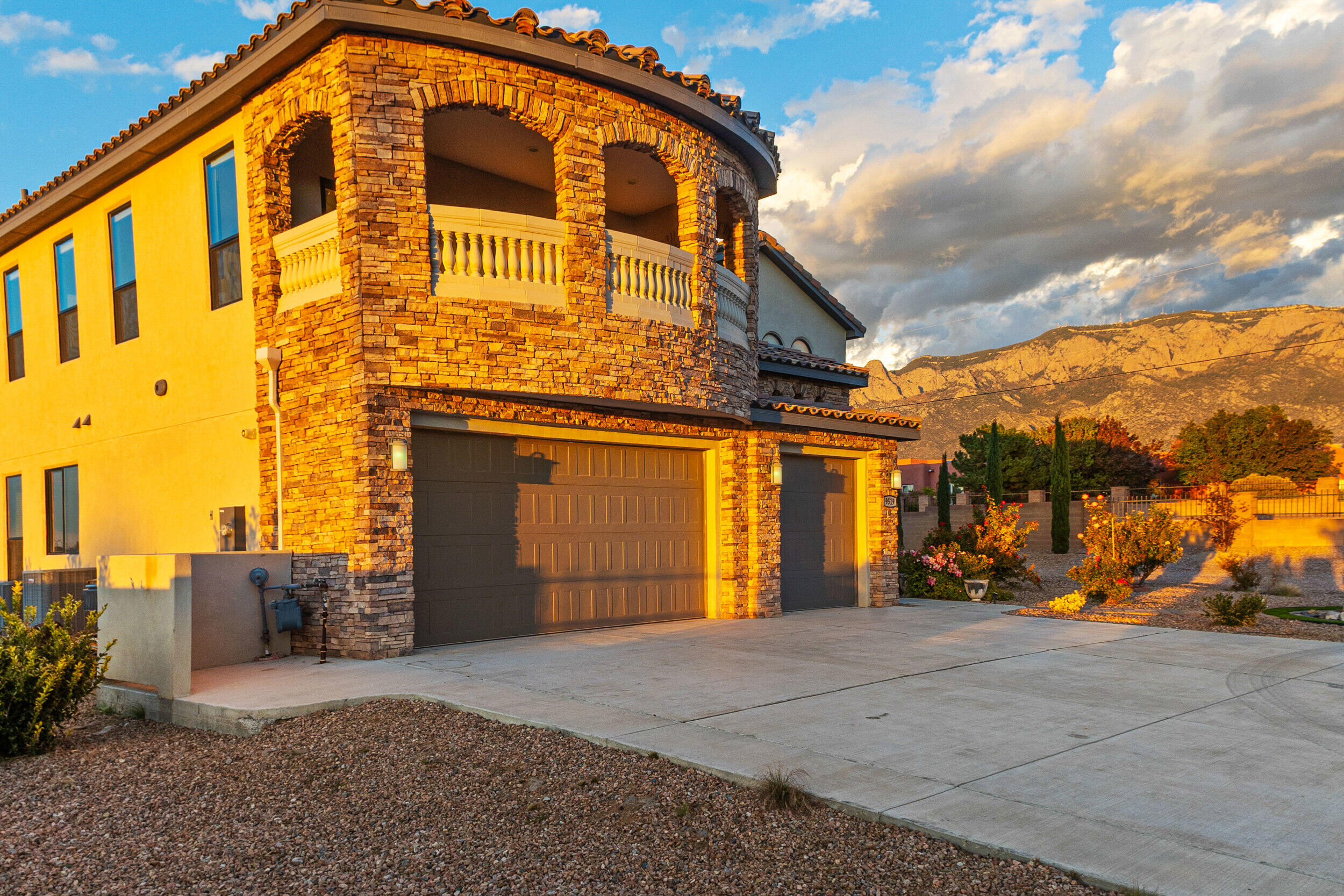 9519 Oakland Avenue NE