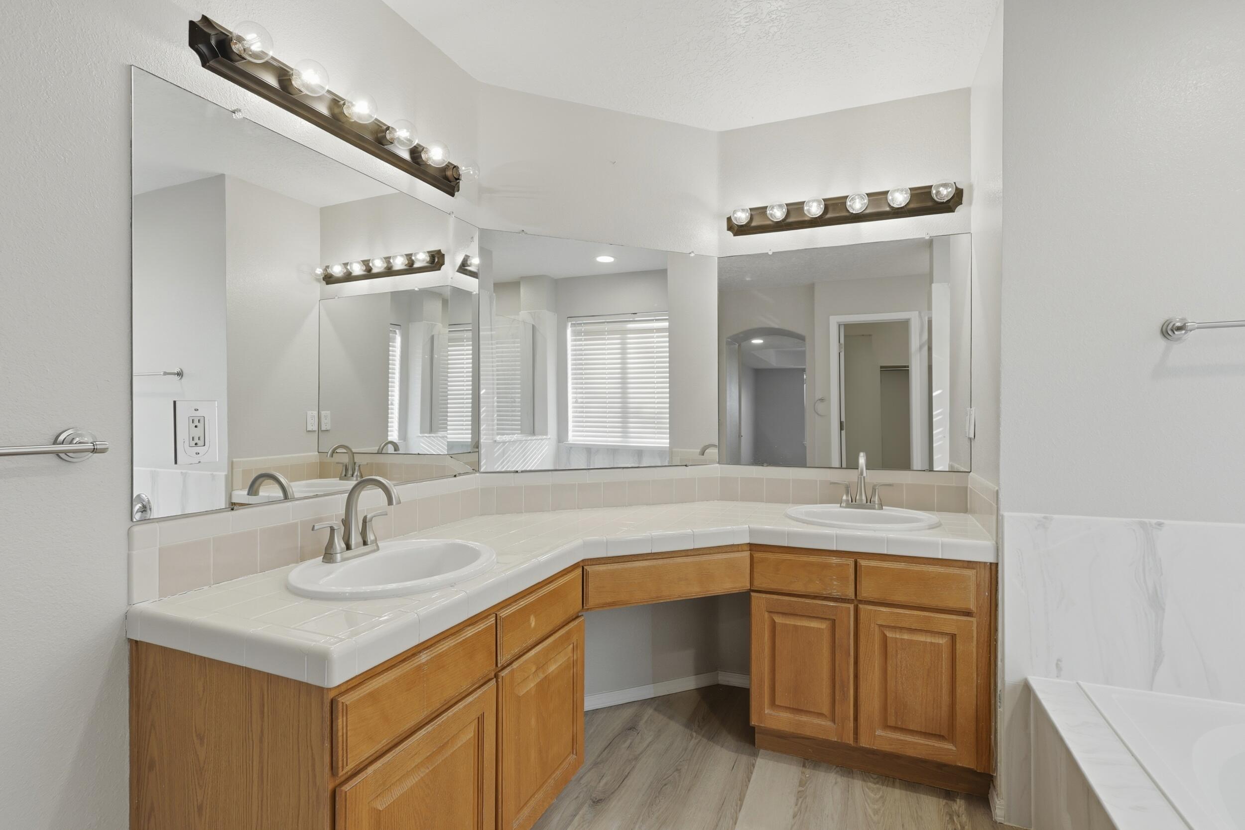 9005 Cactus Trail Road NW