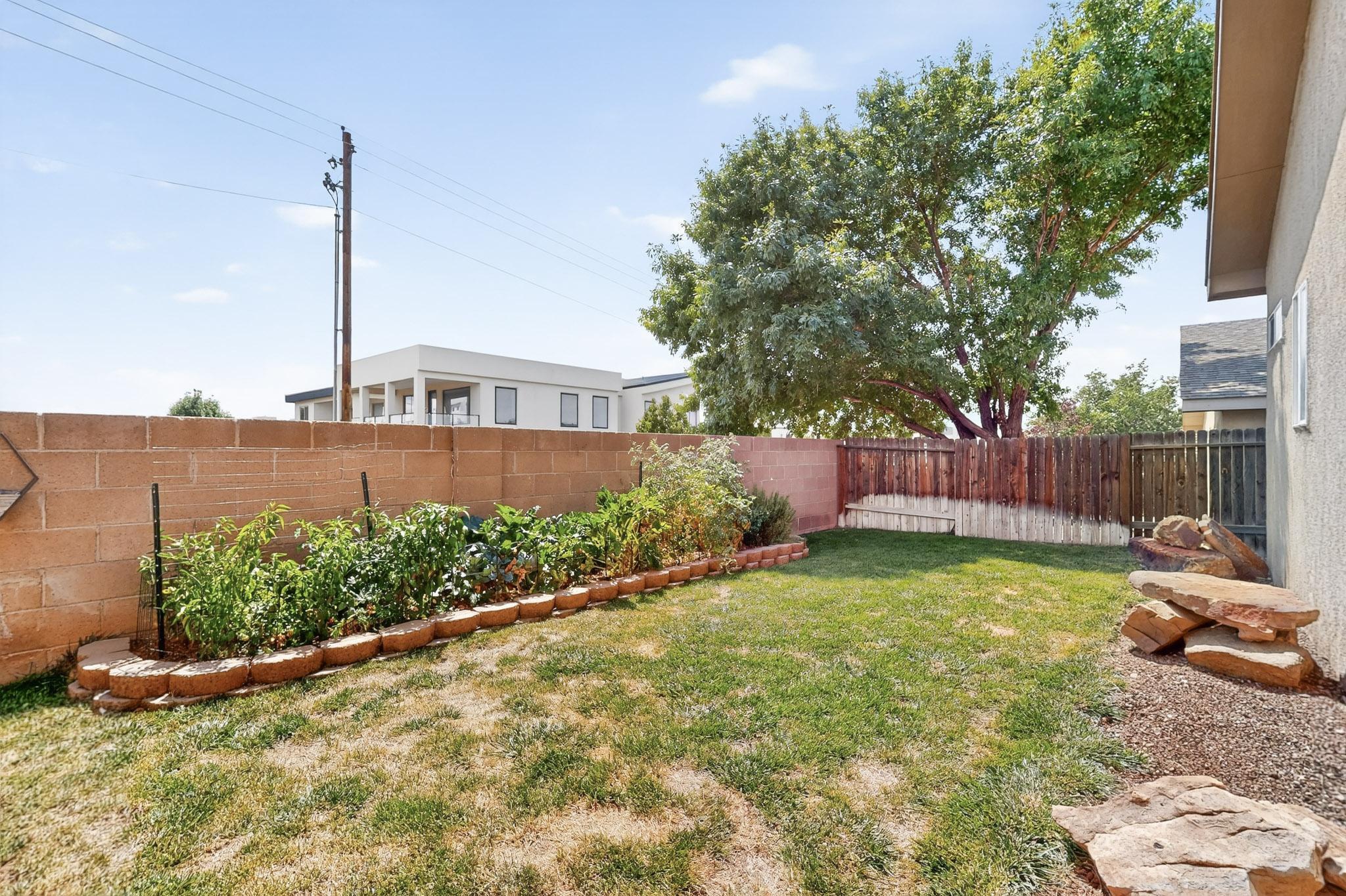 6916 Limestone Avenue NE