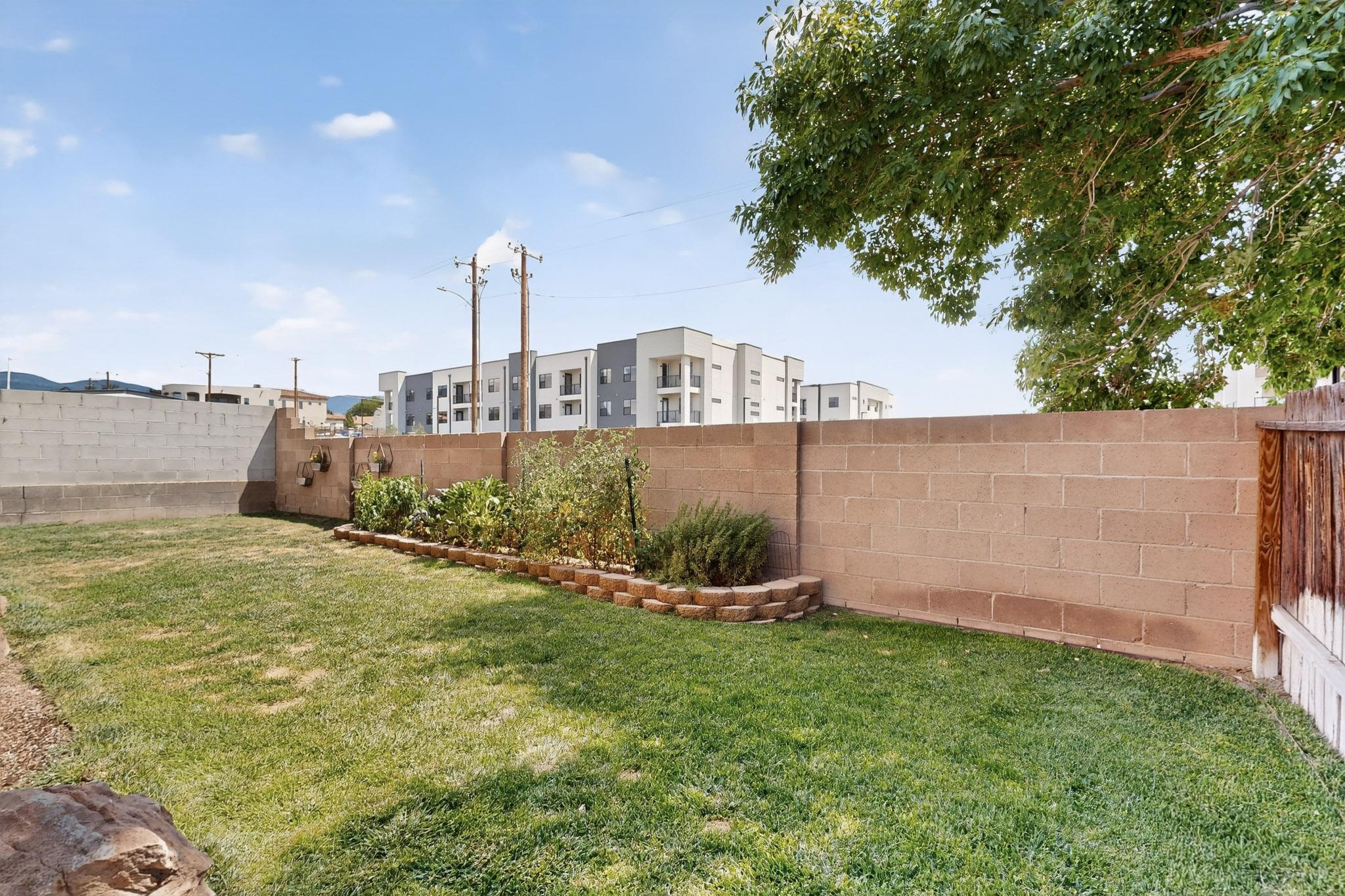 6916 Limestone Avenue NE