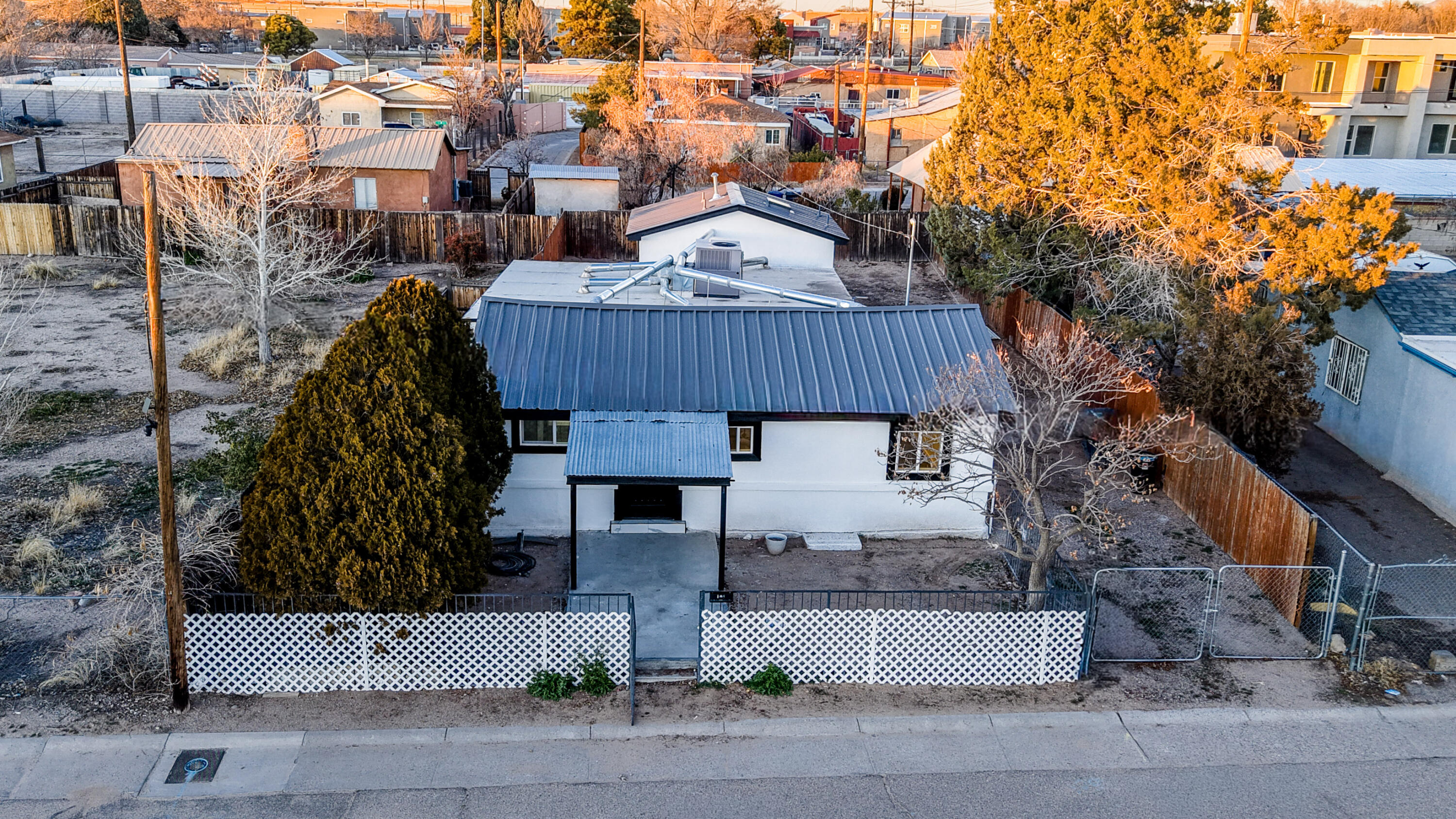 401 Gomez Avenue NE