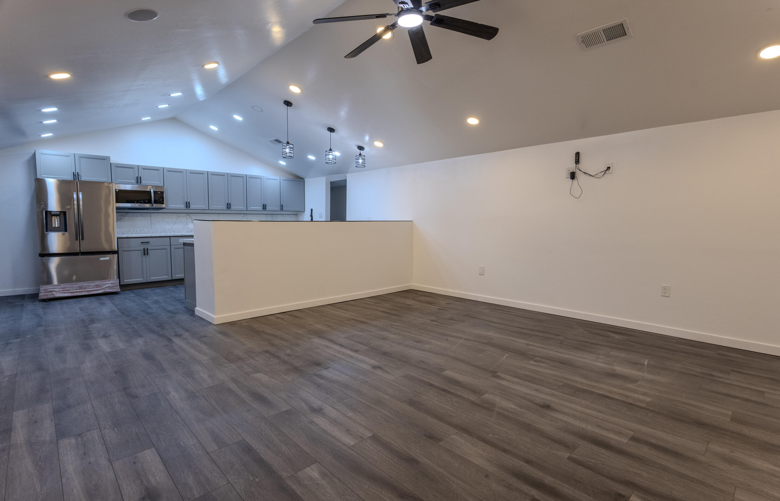401 Gomez Avenue NE