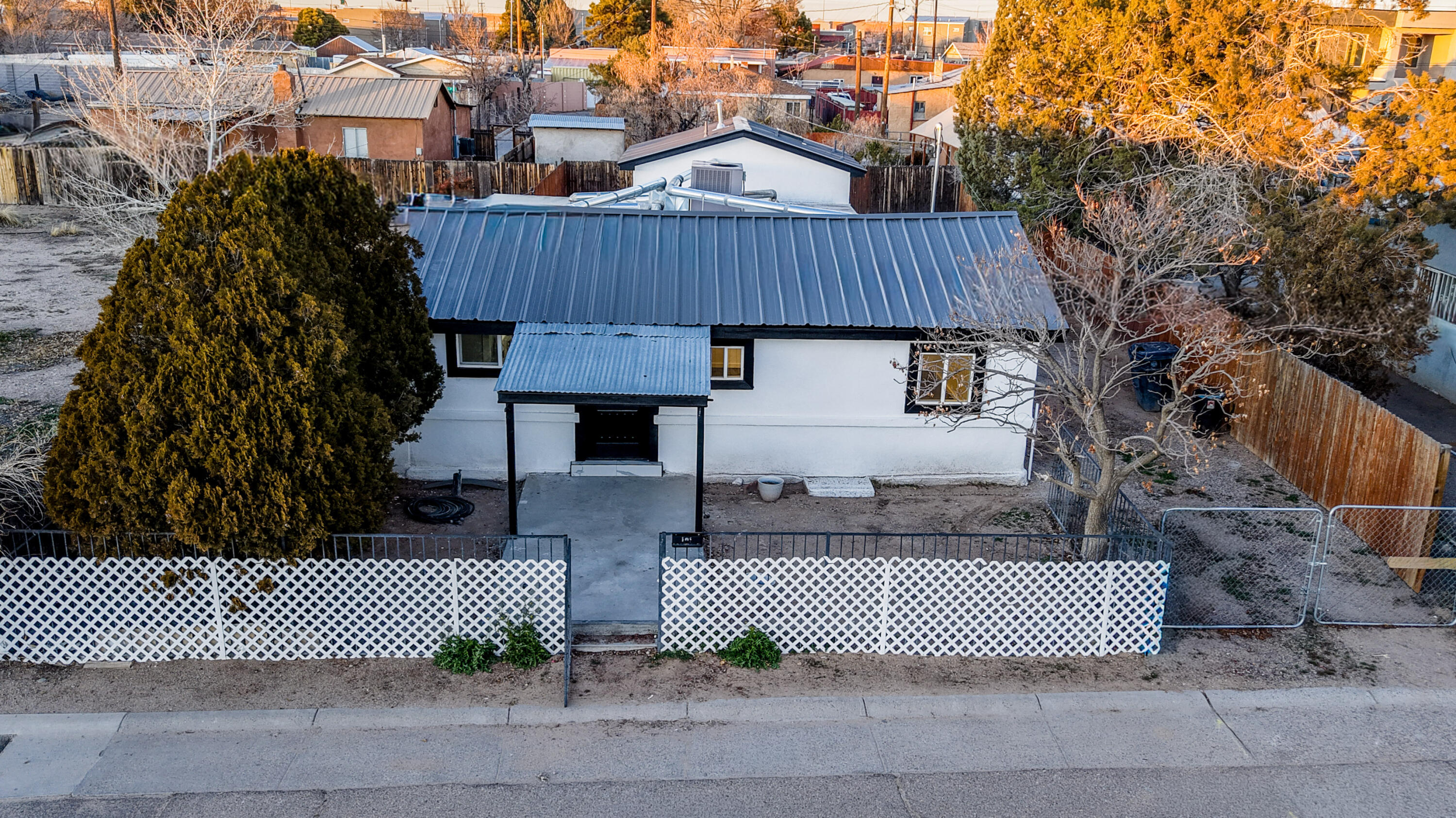 401 Gomez Avenue NE