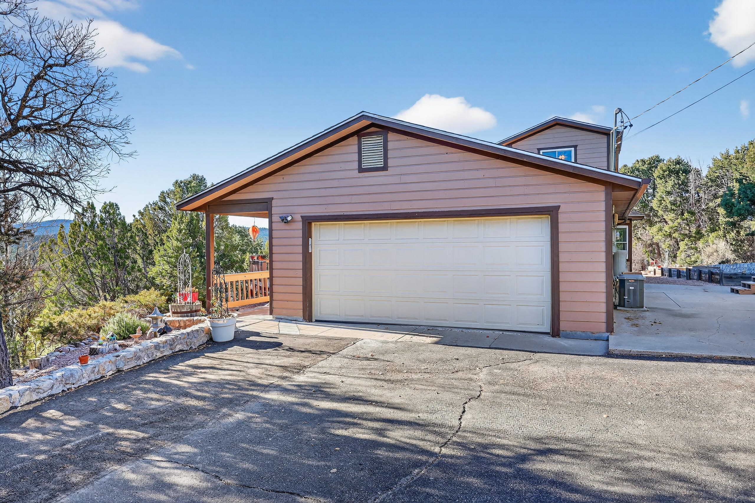 25 Lagarto Road