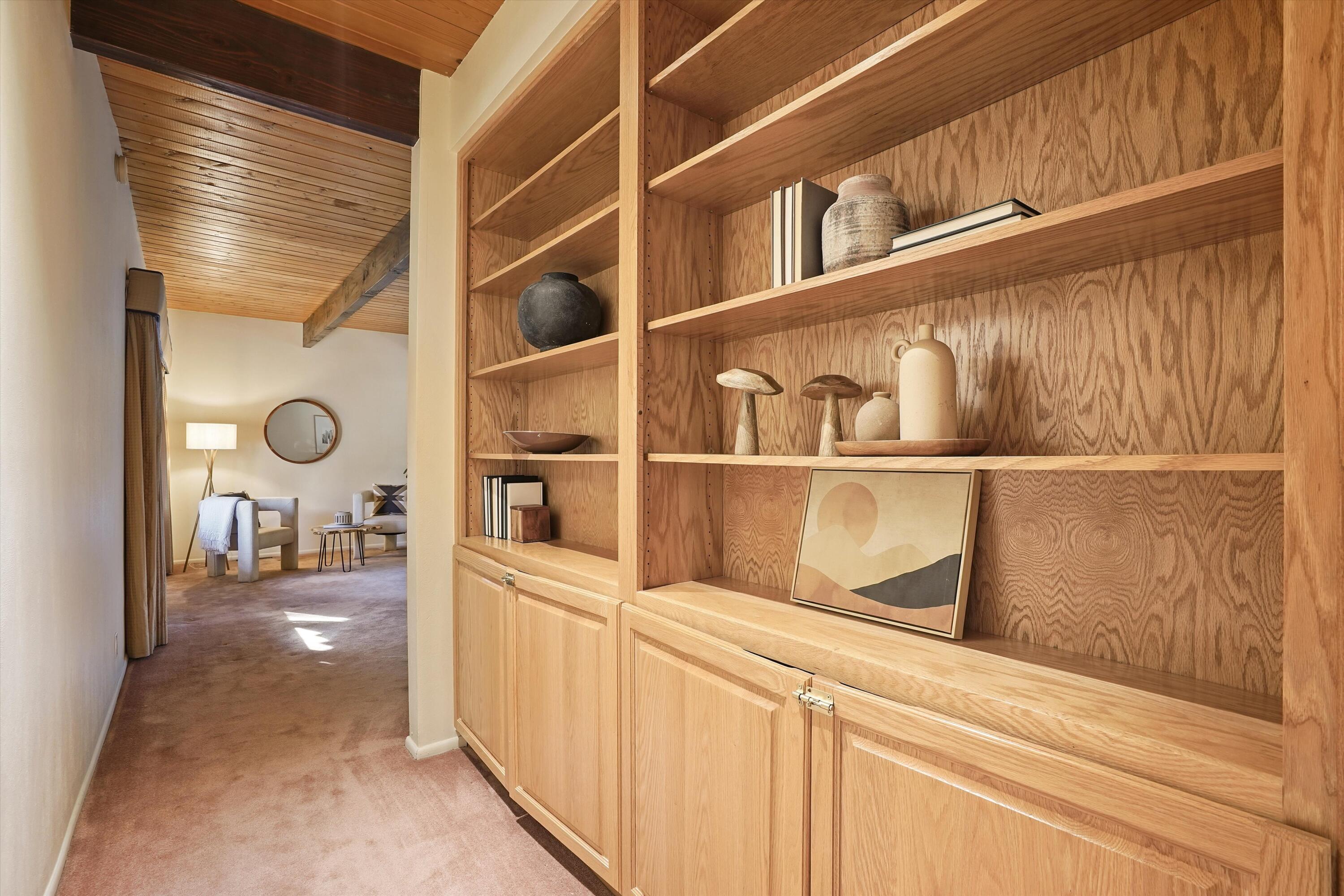 3303 La Sala Del Este NE