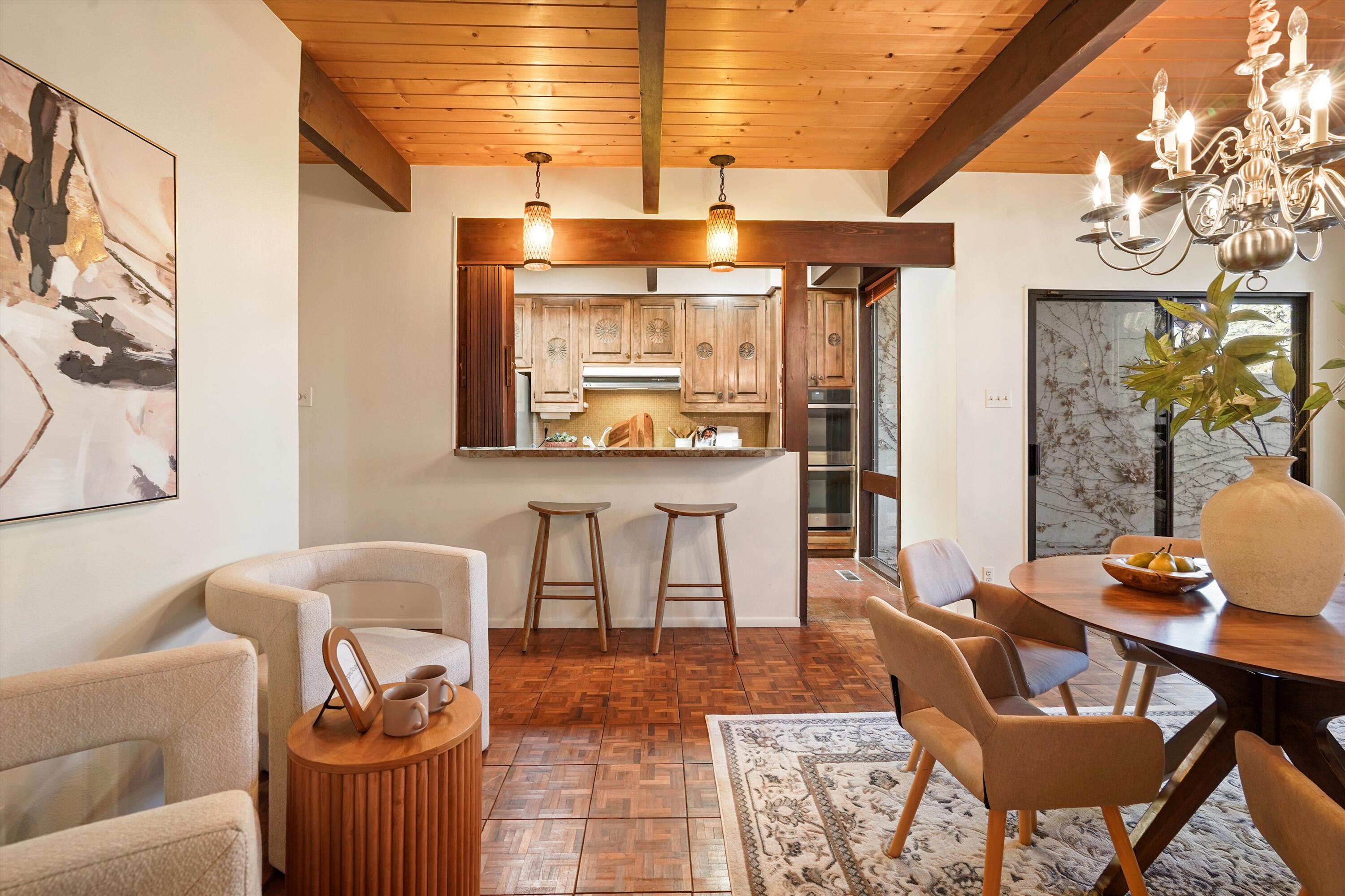 3303 La Sala Del Este NE