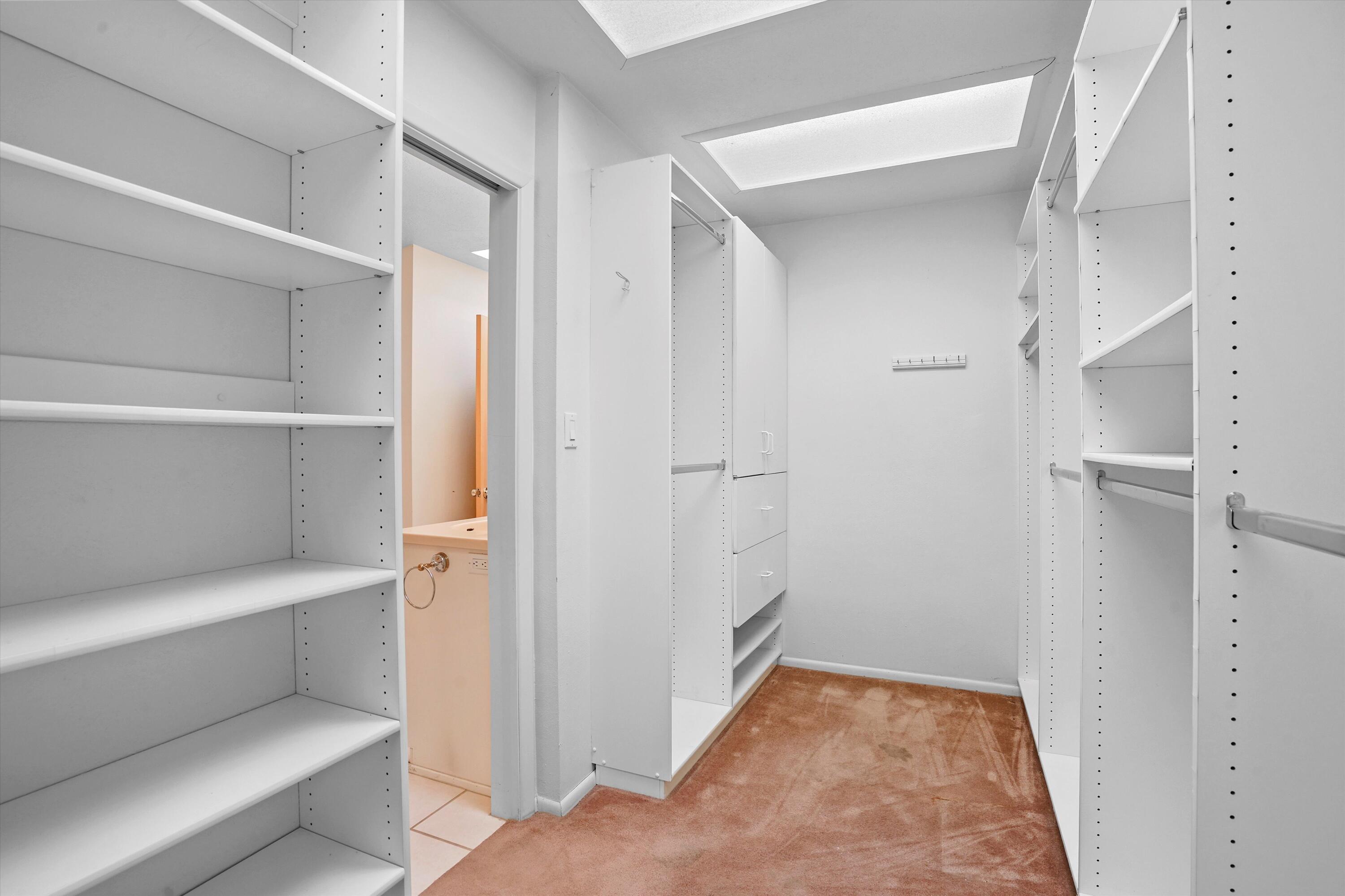 3303 La Sala Del Este NE